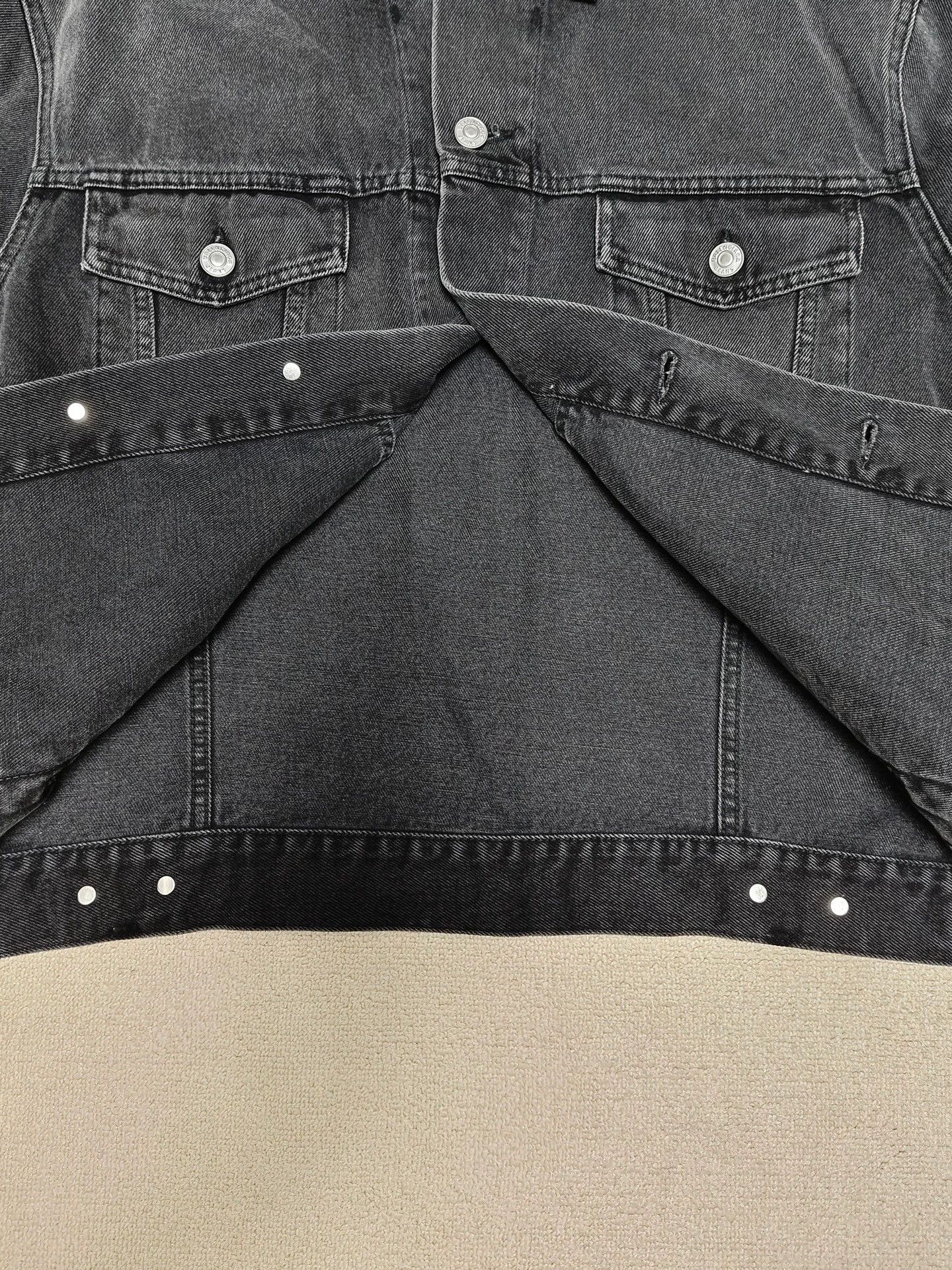 Balenciaga Balenciaga rhinestone logo washed and worn denim jacket Size US XS / EU 42 / 0 - 3 Thumbnail