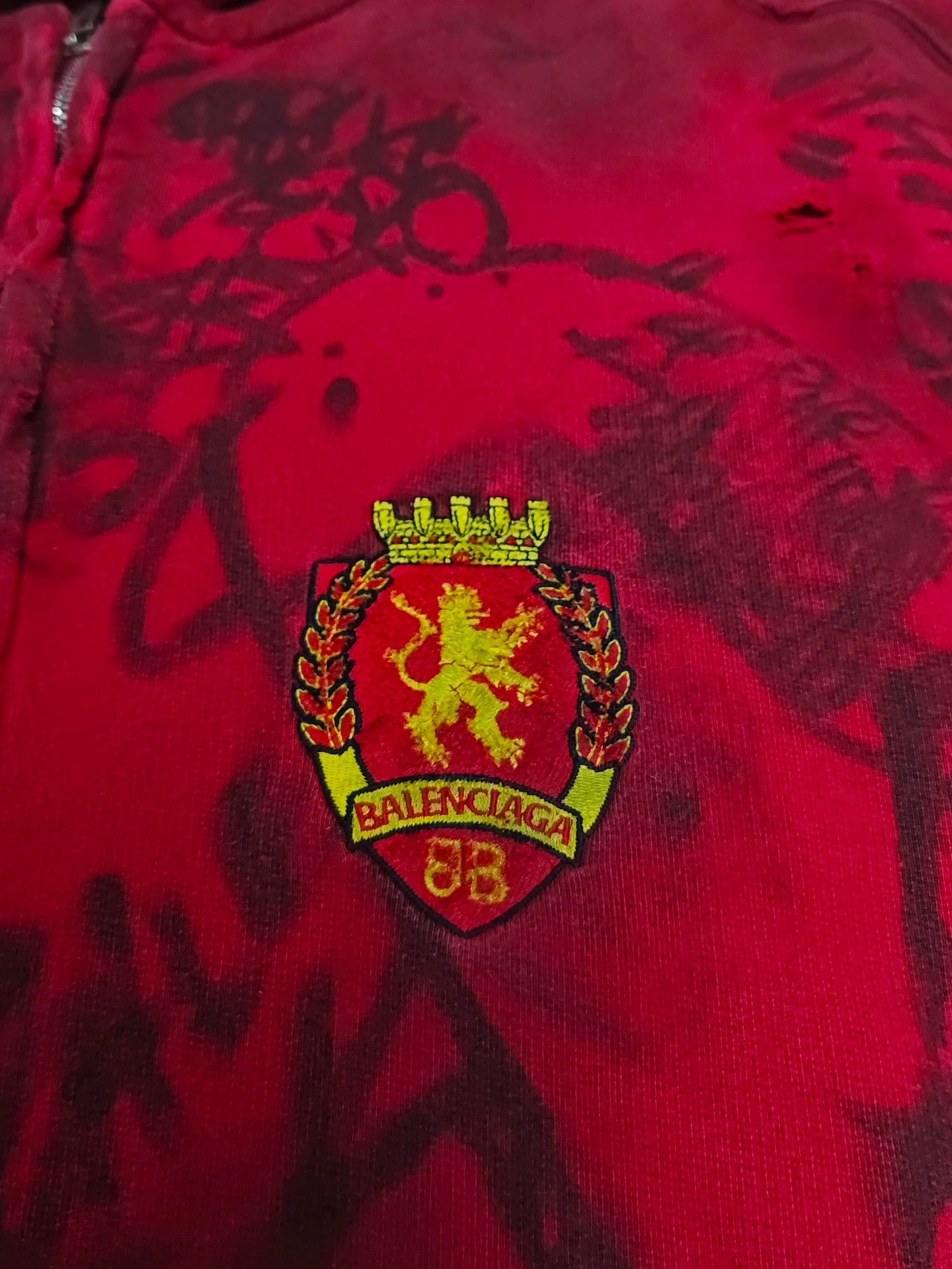 Balenciaga Balenciaga 23ss Red Manchester United Graffiti Dirty Damage Zipper Hoodie Size US XS / EU 42 / 0 - 4 Thumbnail