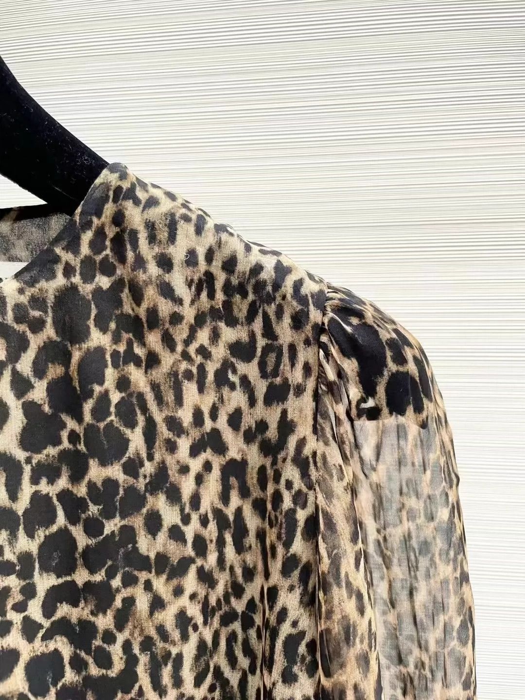Saint Laurent Paris Saint Laurent Paris Leopard print silk dress Size US 34 / EU 50 - 3 Thumbnail