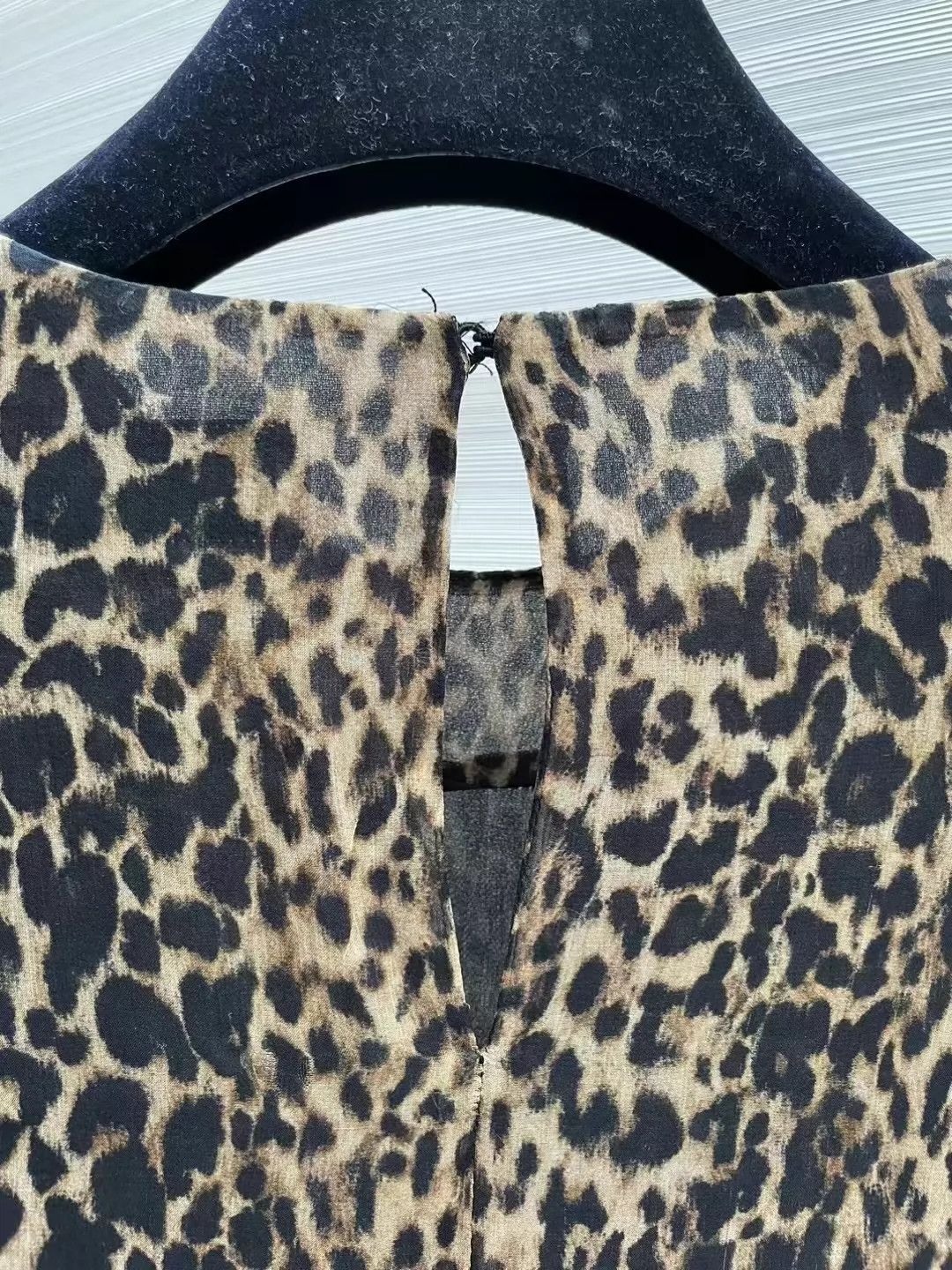 Saint Laurent Paris Saint Laurent Paris Leopard print silk dress Size US 34 / EU 50 - 6 Thumbnail