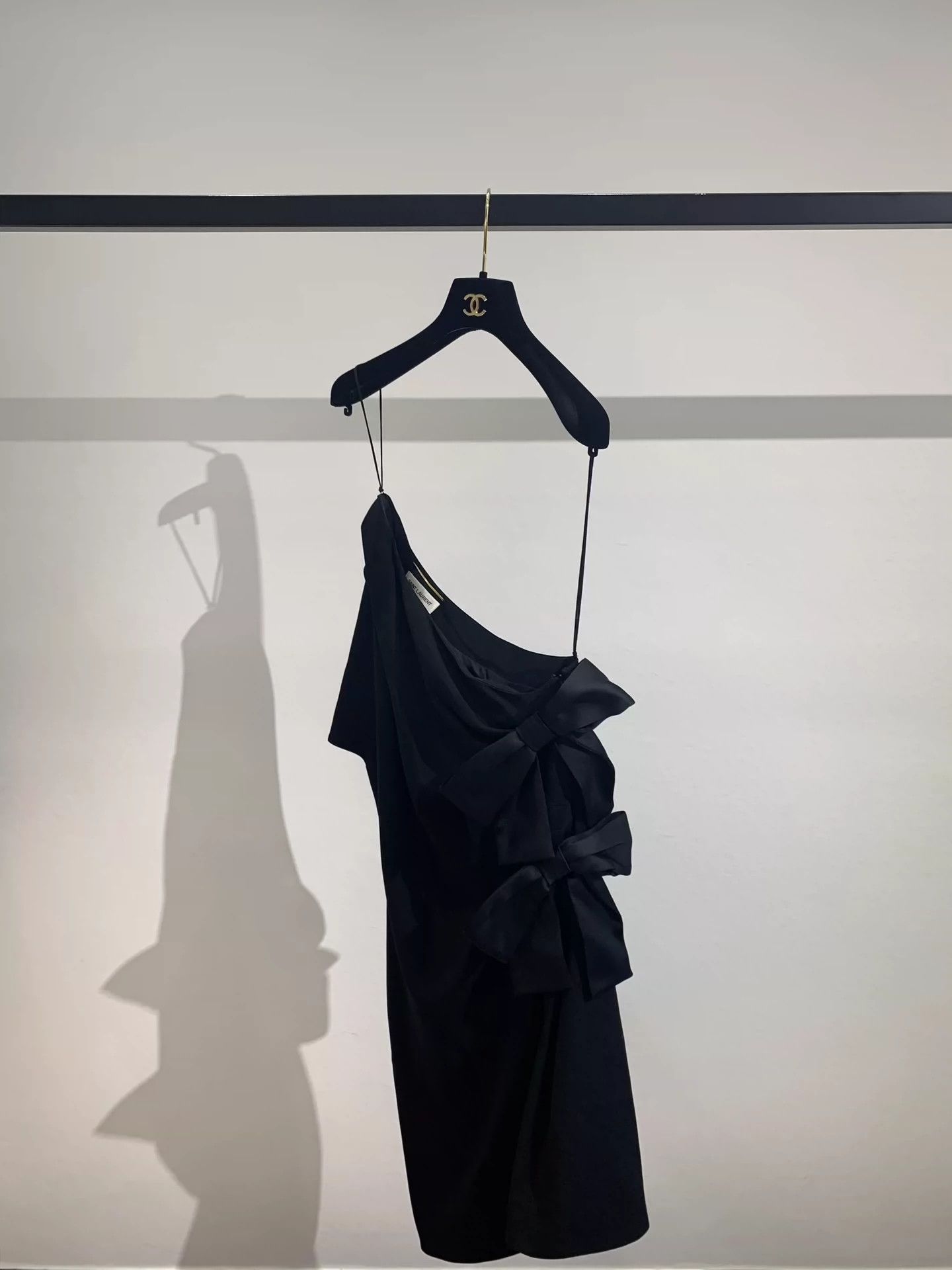 Saint Laurent Paris Saint Laurent Paris Bow and Shoulder Skirt Size US 38 / EU 54 - 3 Thumbnail