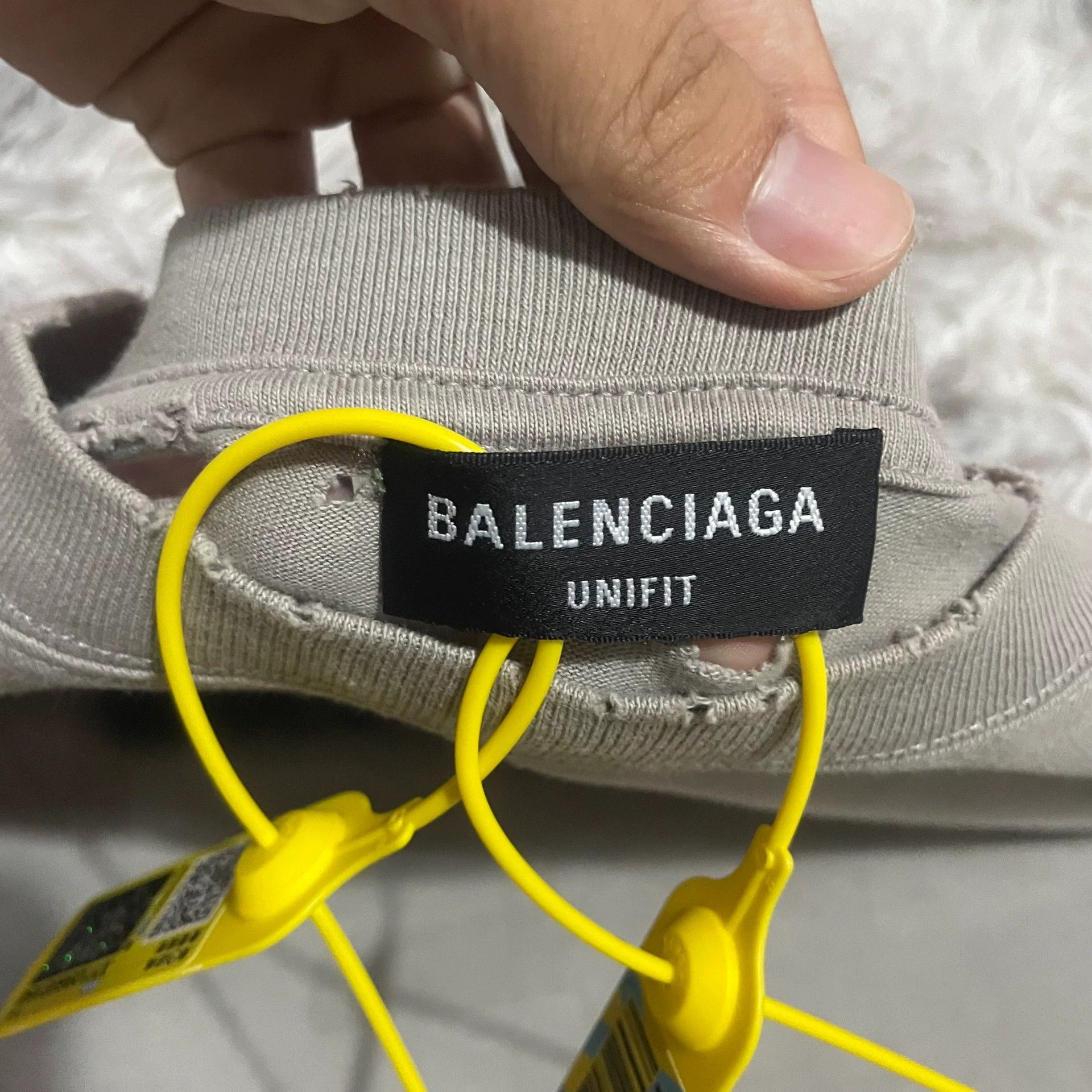 Balenciaga Balenciaga Blurred Letter Logo Damaged Short Sleeves Size US XS / EU 42 / 0 - 8 Thumbnail