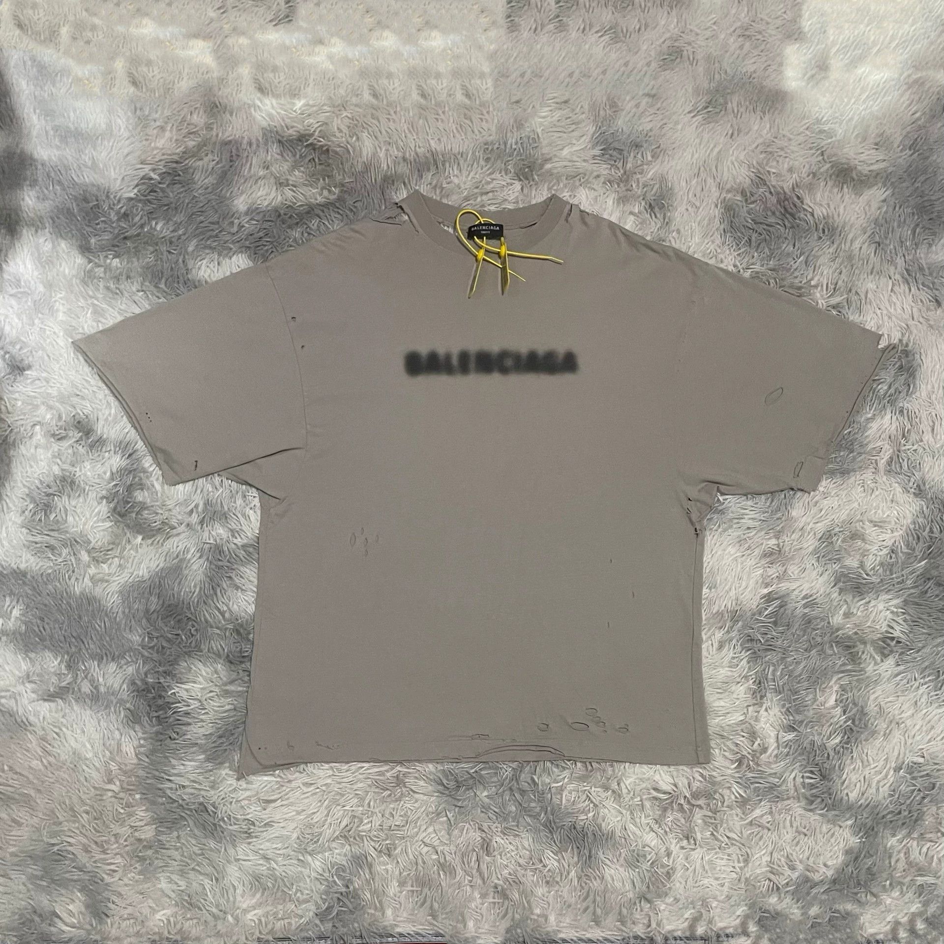 Balenciaga Balenciaga Blurred Letter Logo Damaged Short Sleeves Size US XS / EU 42 / 0 - 6 Thumbnail
