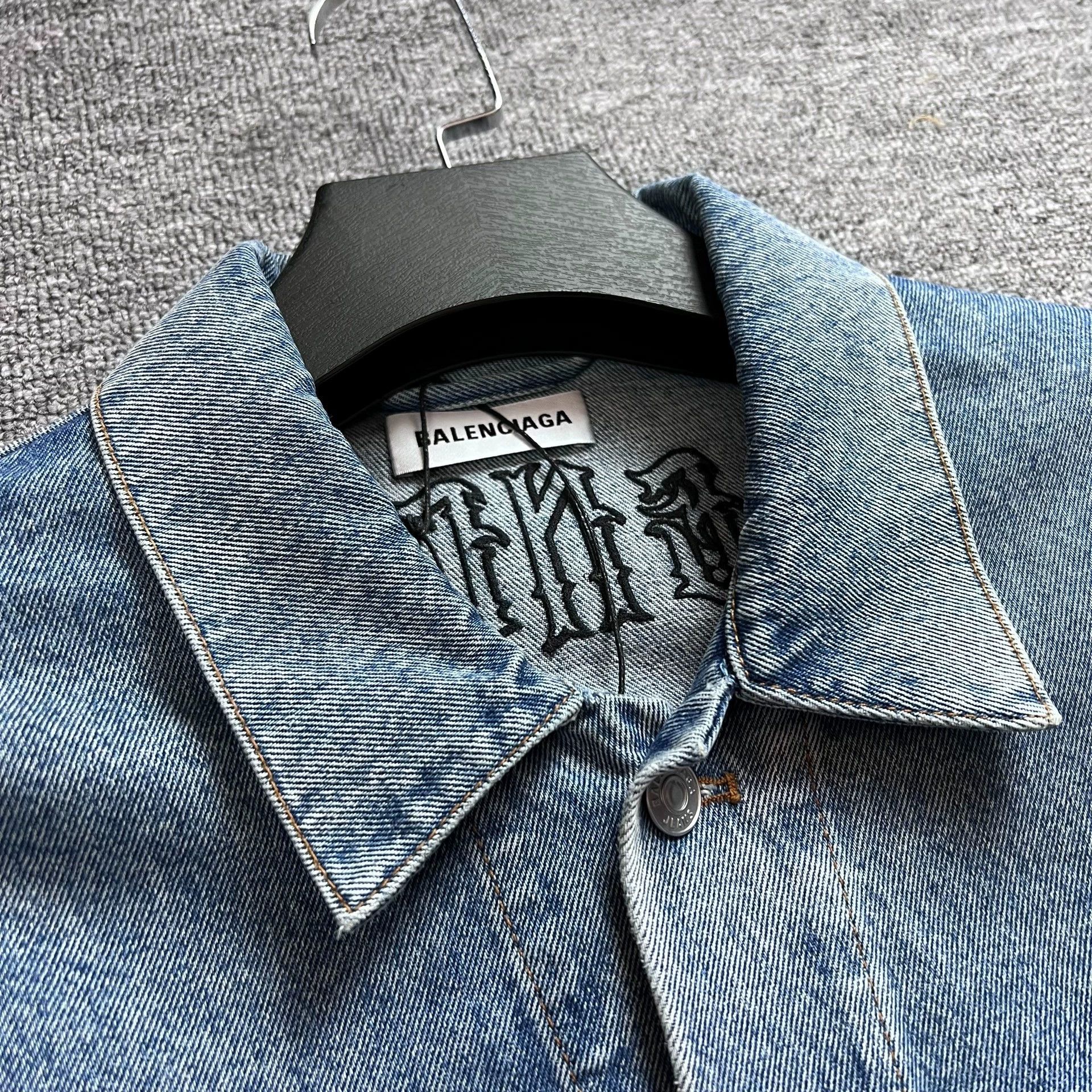 Balenciaga Balenciaga's Sanskrit denim jacket Size US XXS / EU 40 - 2 Thumbnail