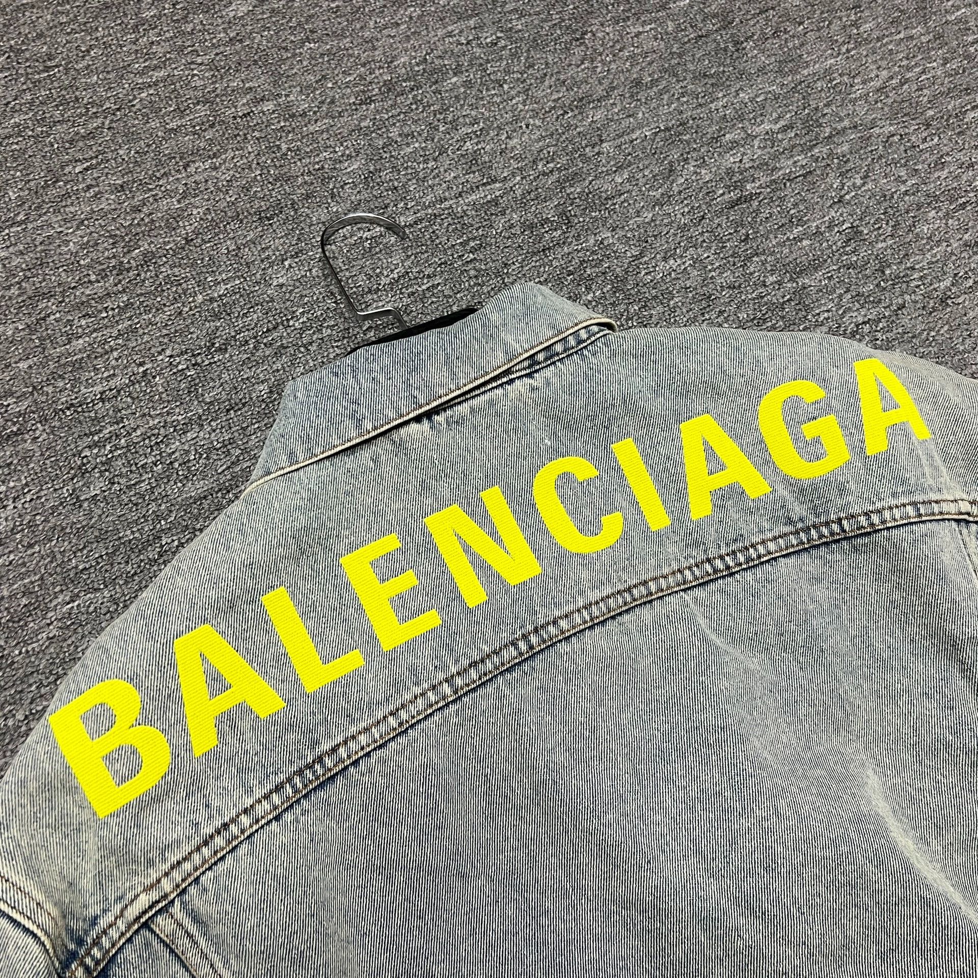 Balenciaga Balenciaga back fluorescent green logo denim jacket Size US XS / EU 42 / 0 - 4 Thumbnail