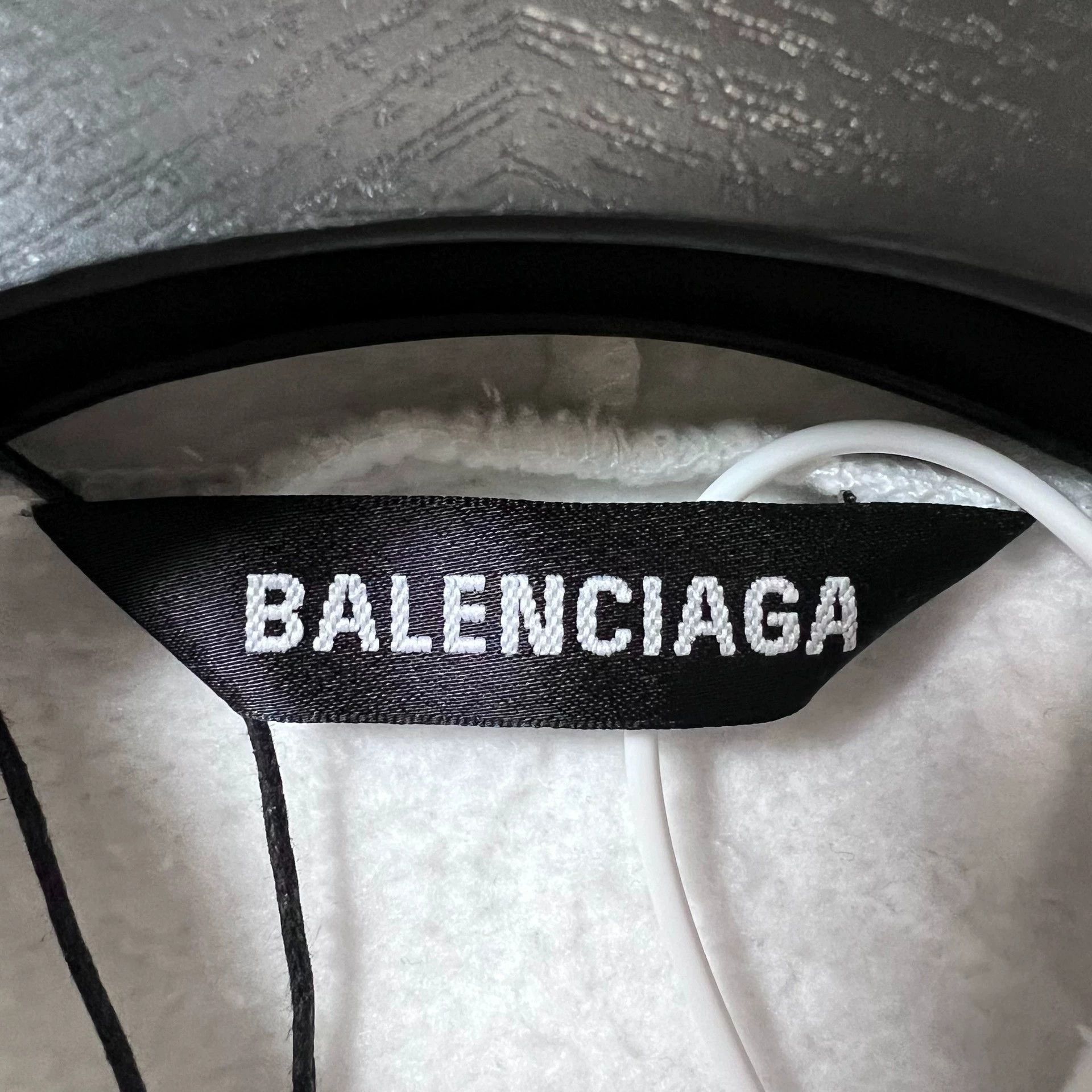 Balenciaga Balenciaga 7-language hoodie Size US S / EU 44-46 / 1 - 4 Thumbnail