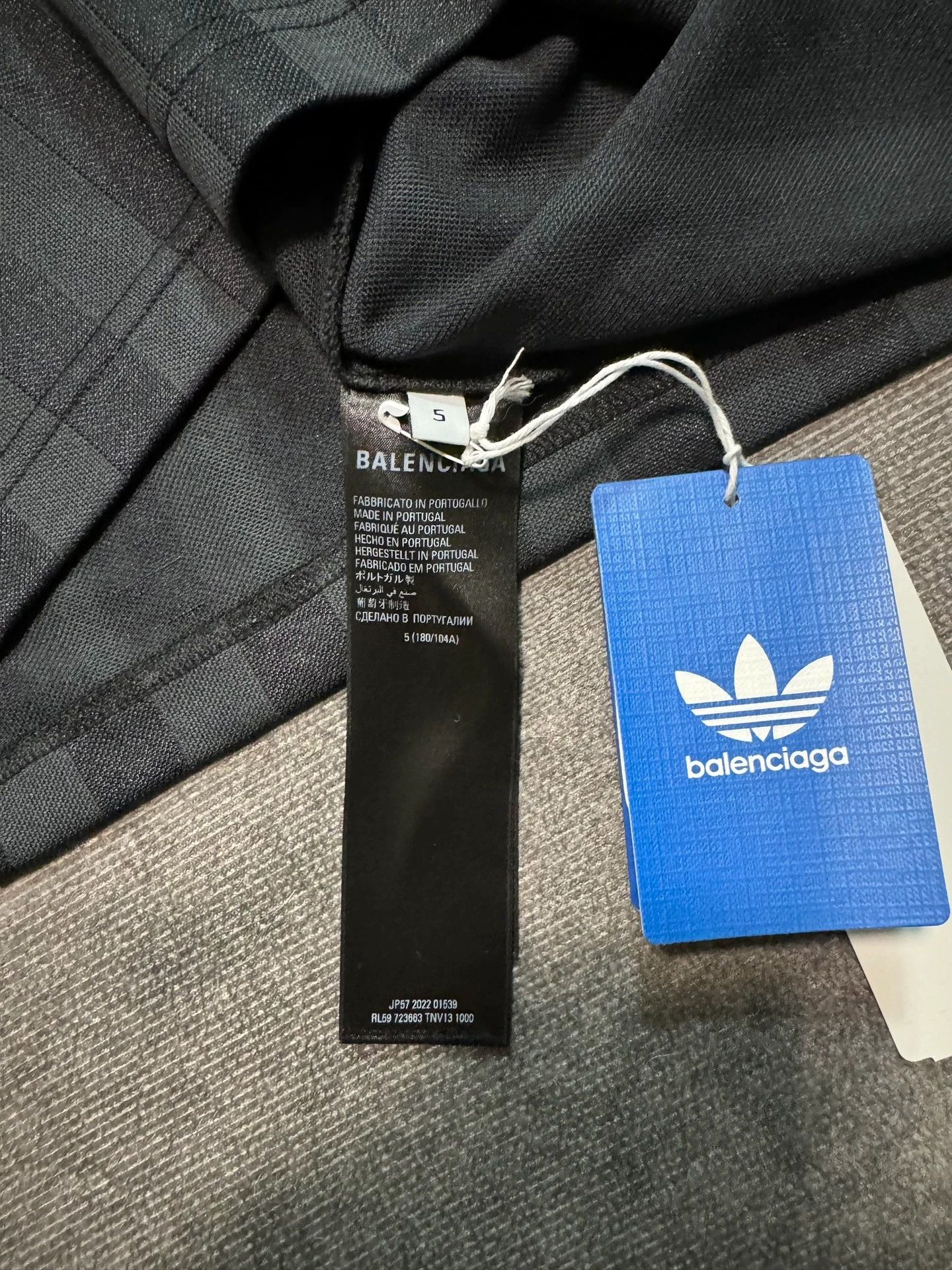 Balenciaga Balenciaga Adidas collaboration Black Manchester United short sleeved shirt Size US XXL / EU 58 / 5 - 4 Thumbnail