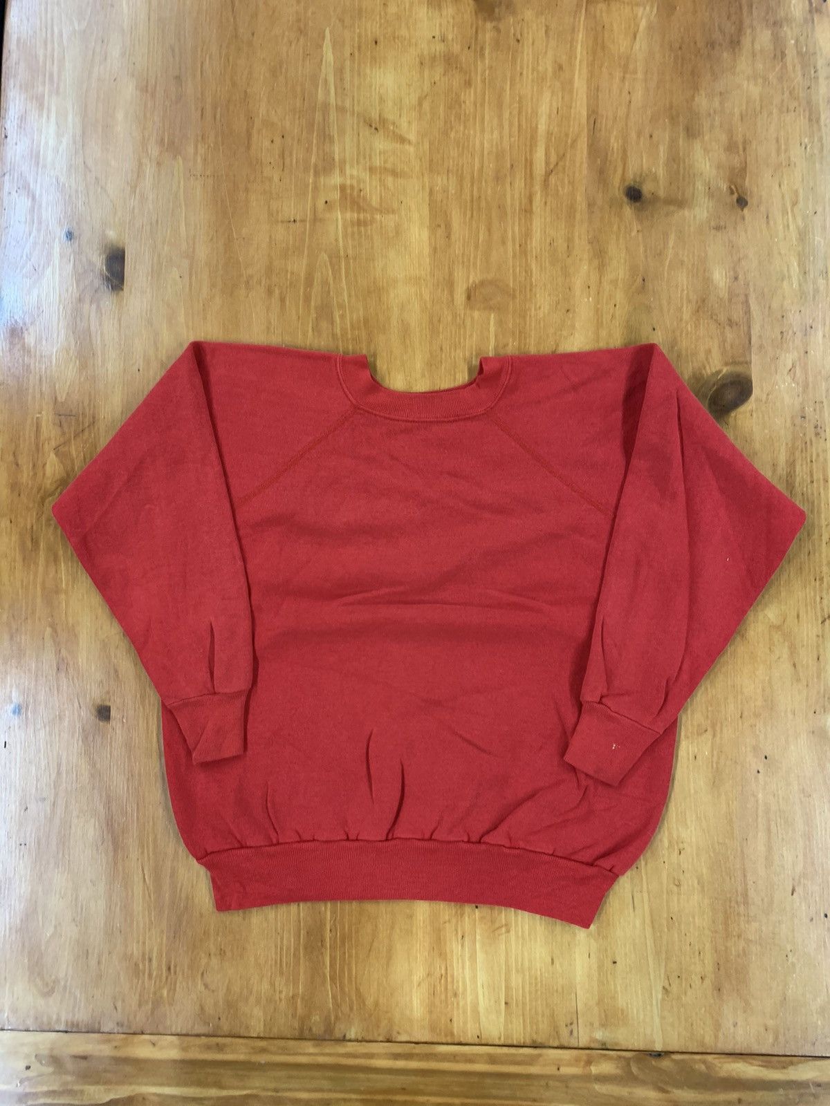 Vintage Vintage Crewneck 1980s Red Raglan Crewneck Size US M / EU 48-50 / 2 - 2 Thumbnail