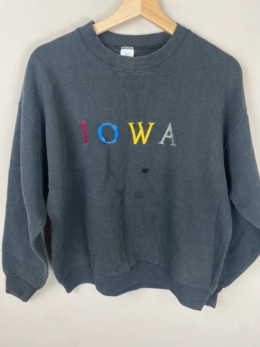 Vintage Vintage Crewneck Iowa Rainbow Letter Crewneck Size US S / EU 44-46 / 1 - 4 Thumbnail
