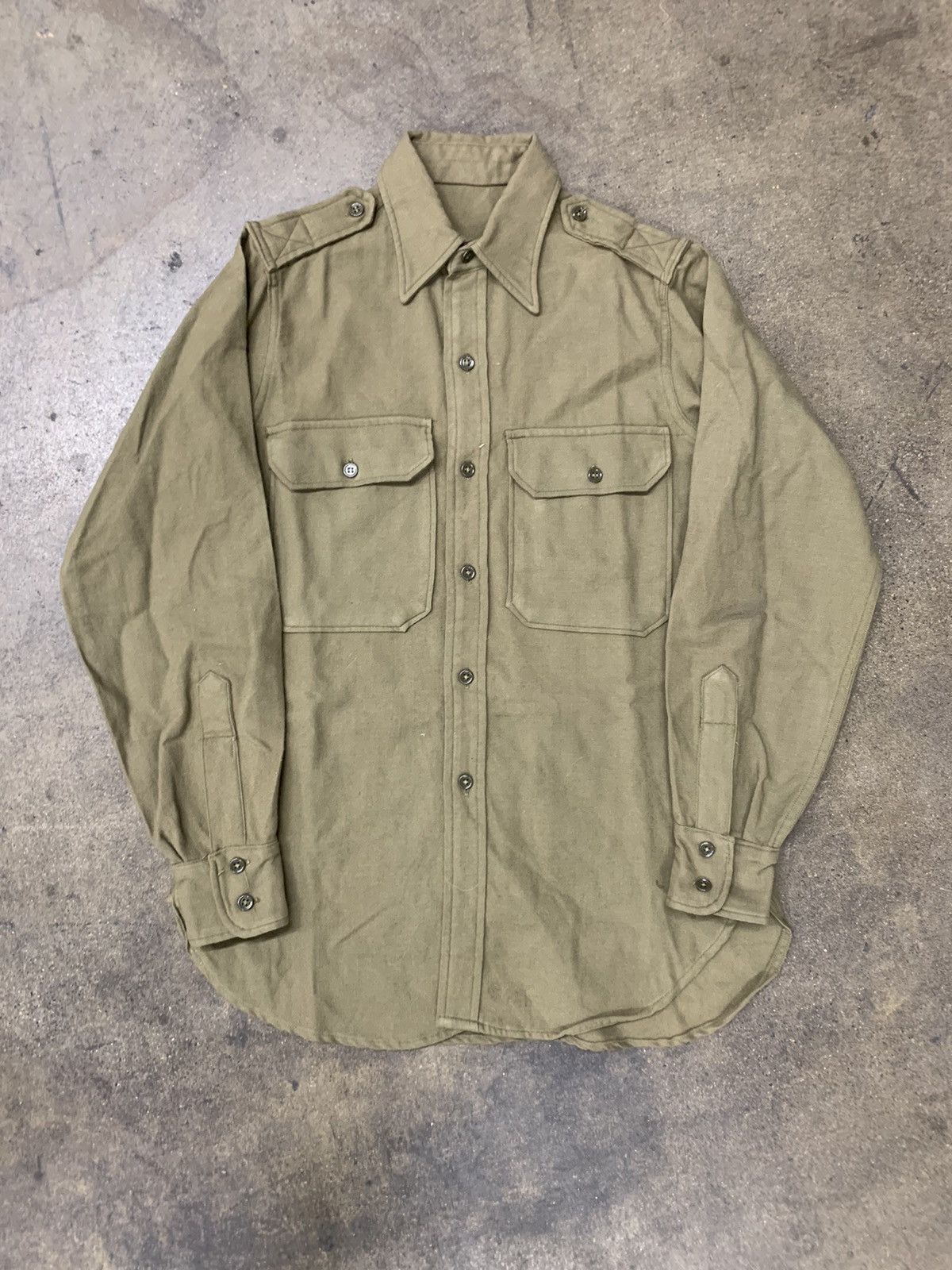 Vintage Vintage Military Tan Button Up Top Size US L / EU 52-54 / 3 - 2 Thumbnail