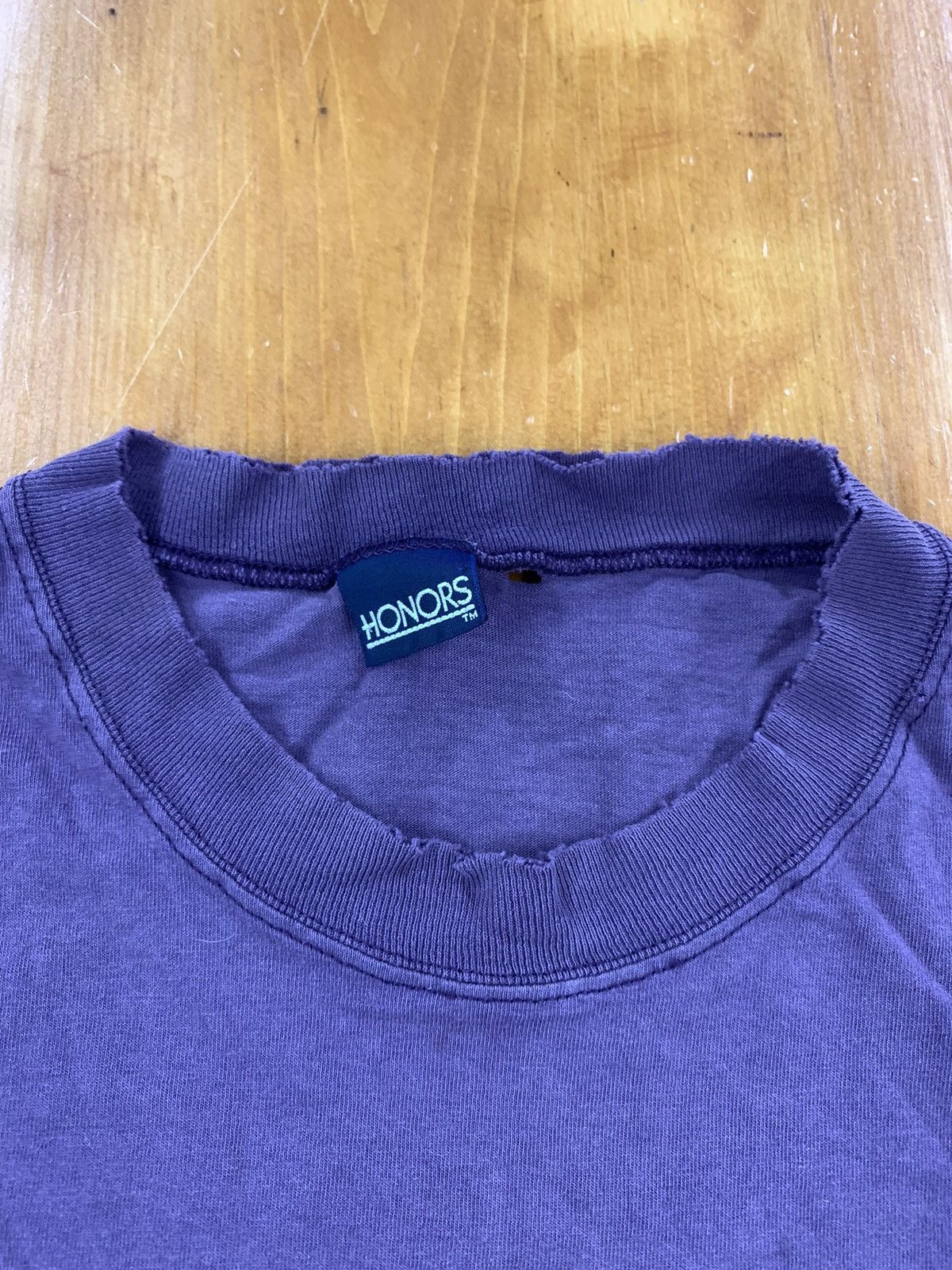Vintage Vintage 90s Purple Blank Honors Distressed Tee Size US L / EU 52-54 / 3 - 3 Thumbnail