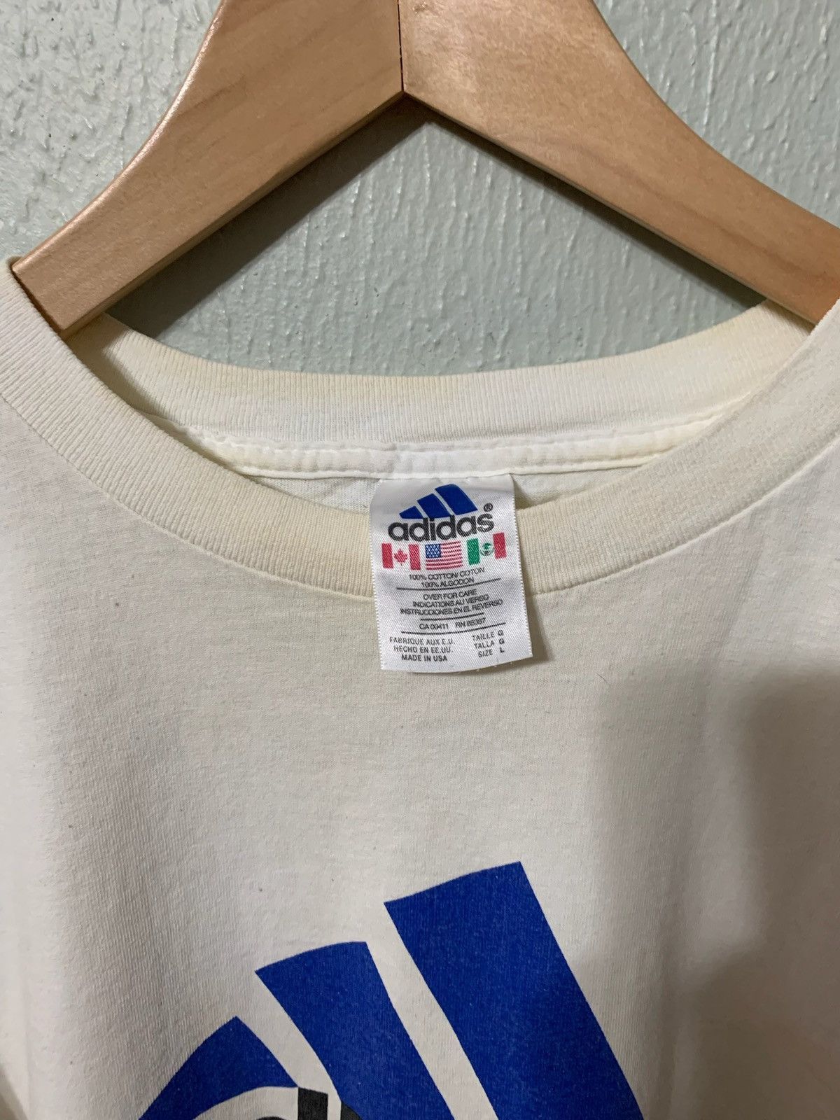 Vintage Vintage Adidas Logo Tee Size US L / EU 52-54 / 3 - 4 Thumbnail