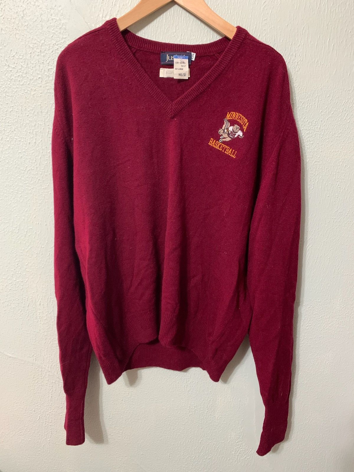 Vintage Vintage Deadstock Minnesota Basketball V Neck Knit Sweater Size US XXL / EU 58 / 5 - 2 Thumbnail