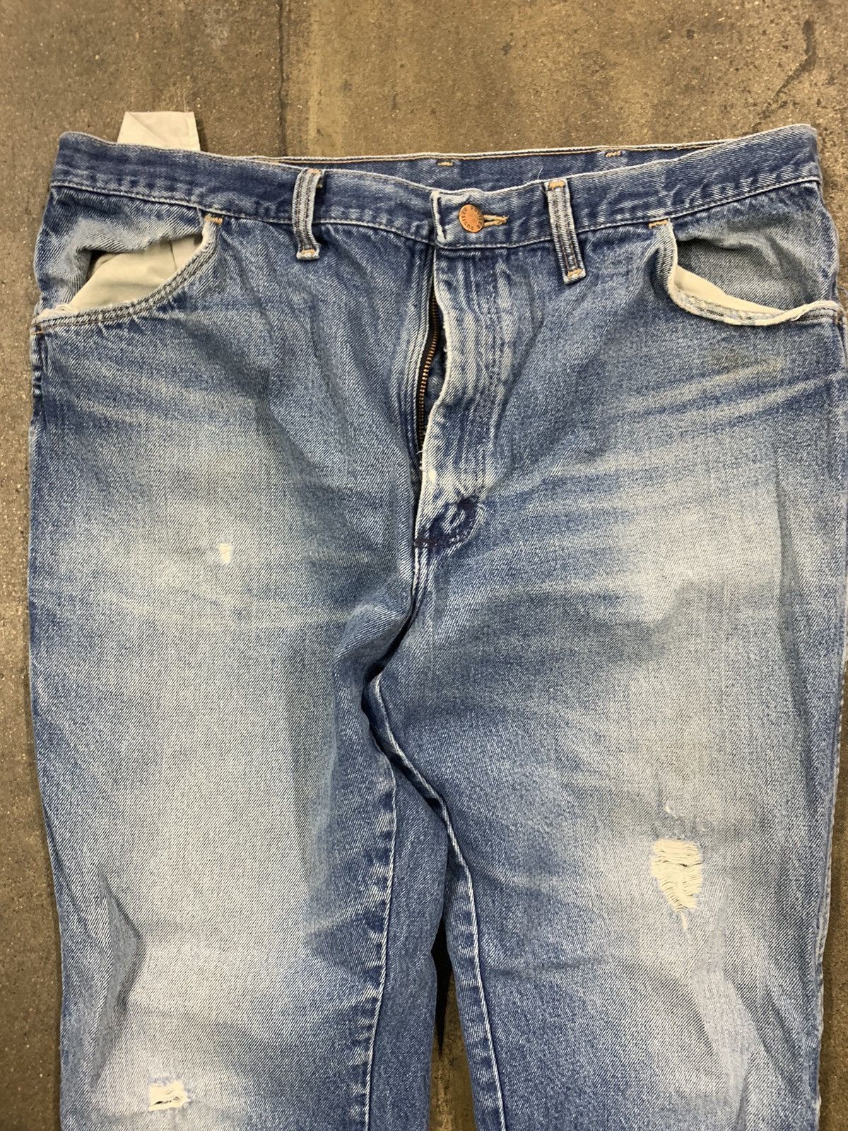 Jean × Vintage Vintage Rustler Yellow Tab Whisker Fade Knee Rip Jeans Size US 37 - 2 Thumbnail