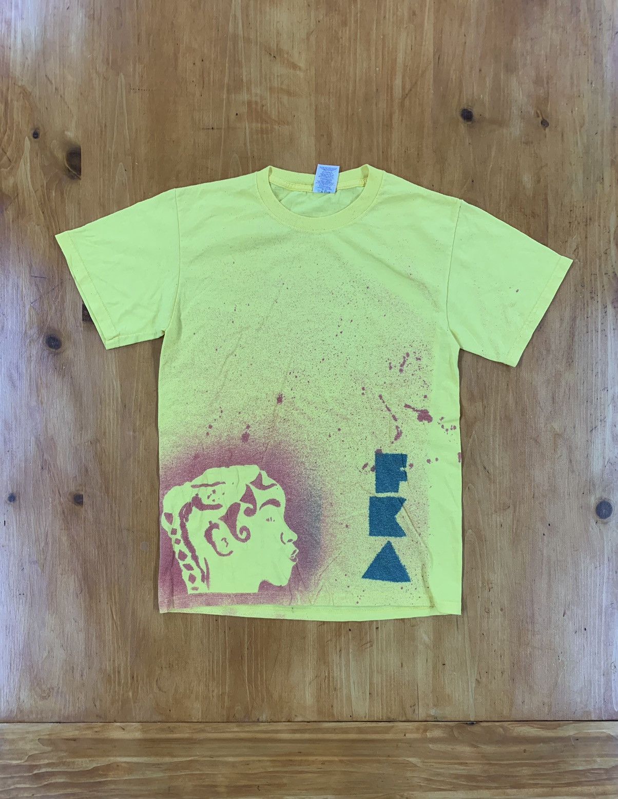 Vintage Vintage Jerzees FKA Spray Paint Tee Size US S / EU 44-46 / 1 - 3 Thumbnail