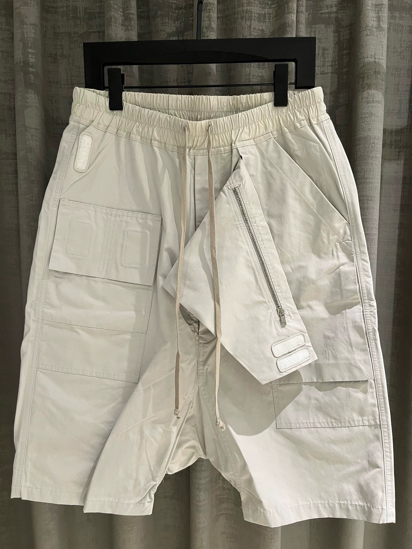 Rick Owens Rick Owens Elephant grey shorts with inclined placket Size US 32 / EU 48 - 2 Thumbnail