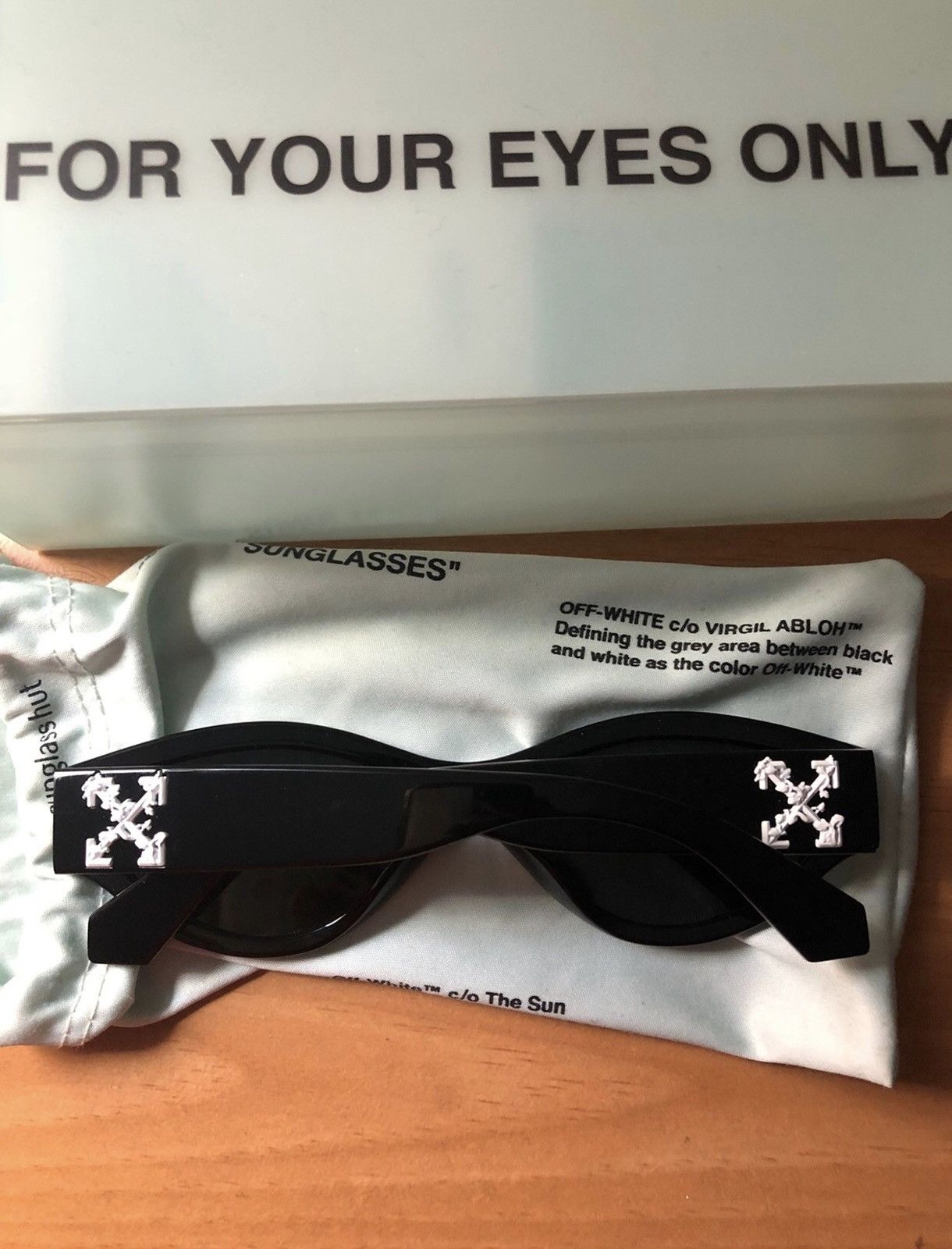 Off-White x Sunglass Hut Collaboration Black Sunglasses With Logo