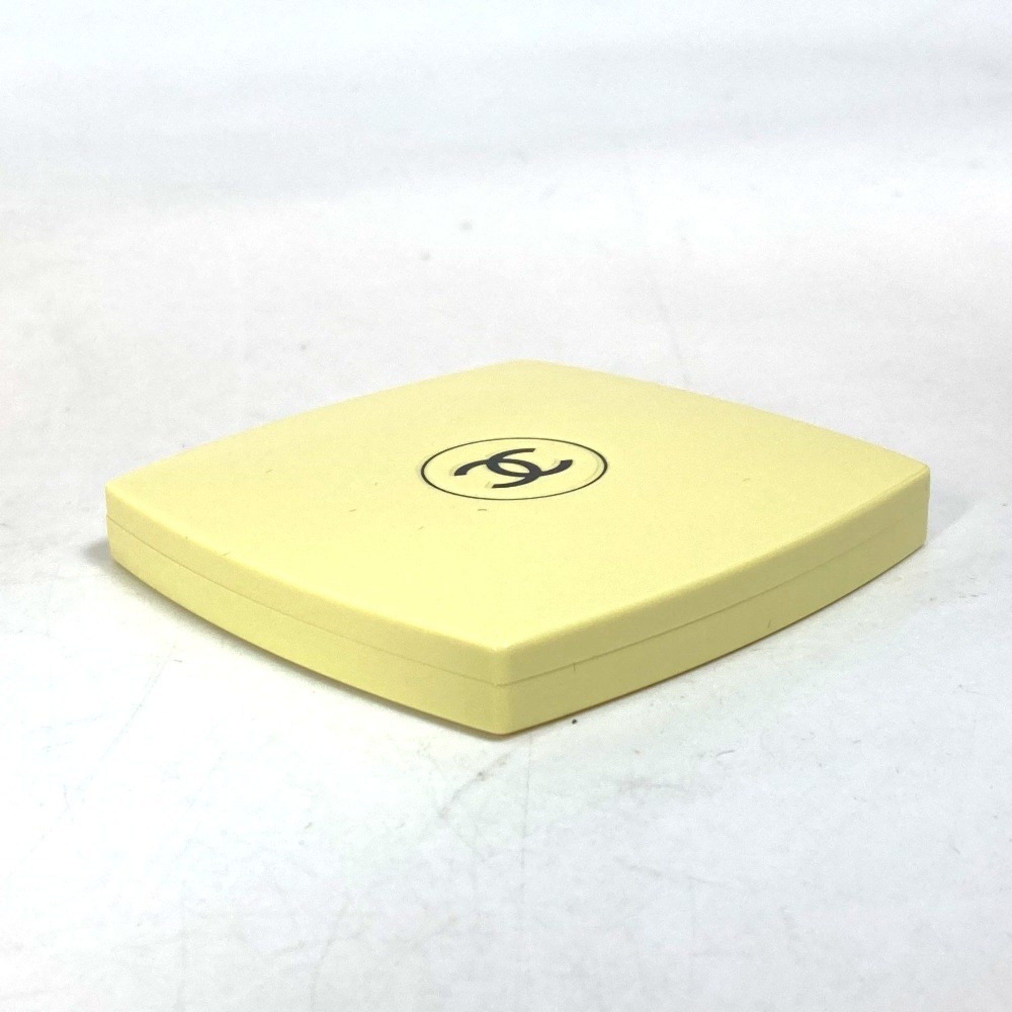 Chanel CHANEL 138065 CC Coco Mark Miroir Double Facet Compact Mirror Plastic Ovny 129 Yellow Size ONE SIZE - 4 Thumbnail