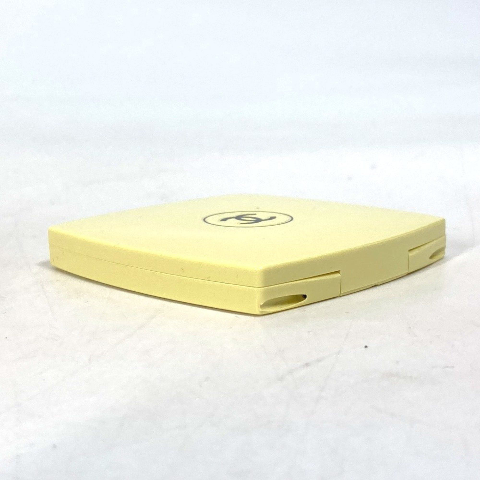Chanel CHANEL 138065 CC Coco Mark Miroir Double Facet Compact Mirror Plastic Ovny 129 Yellow Size ONE SIZE - 3 Thumbnail