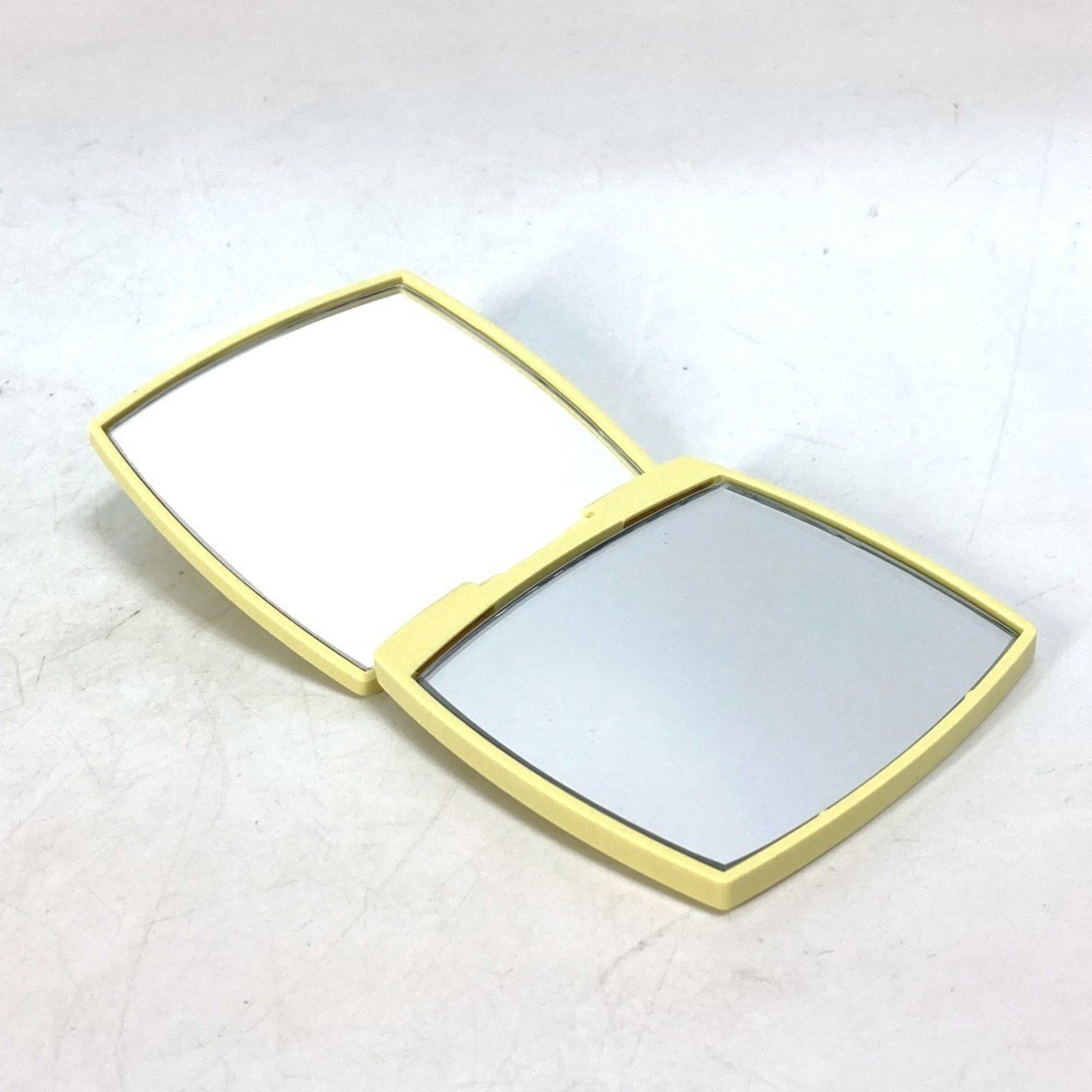 Chanel CHANEL 138065 CC Coco Mark Miroir Double Facet Compact Mirror Plastic Ovny 129 Yellow Size ONE SIZE - 5 Thumbnail