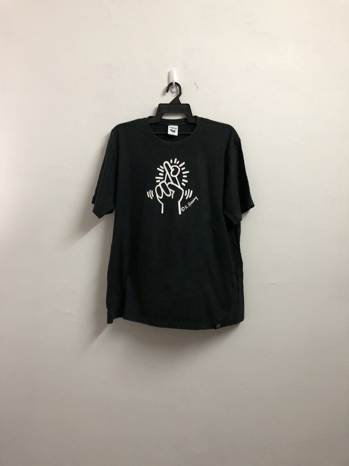 Keith Haring × Uniqlo Vtg KEITH HARING T Shirt Crossfinger Size US XL / EU 56 / 4 - 1 Thumbnail