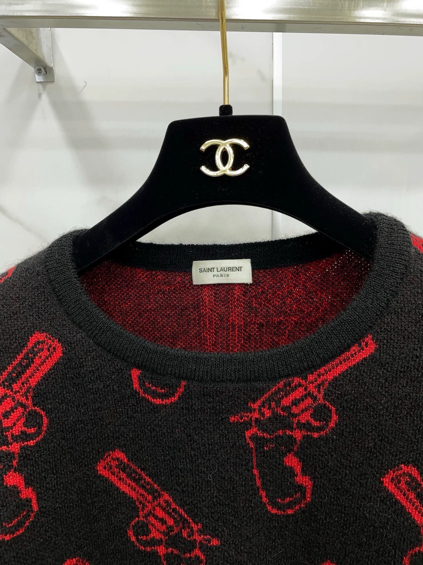 Saint Laurent Paris Saint Laurent Paris Pistol printed sweater Size US L / EU 52-54 / 3 - 3 Thumbnail