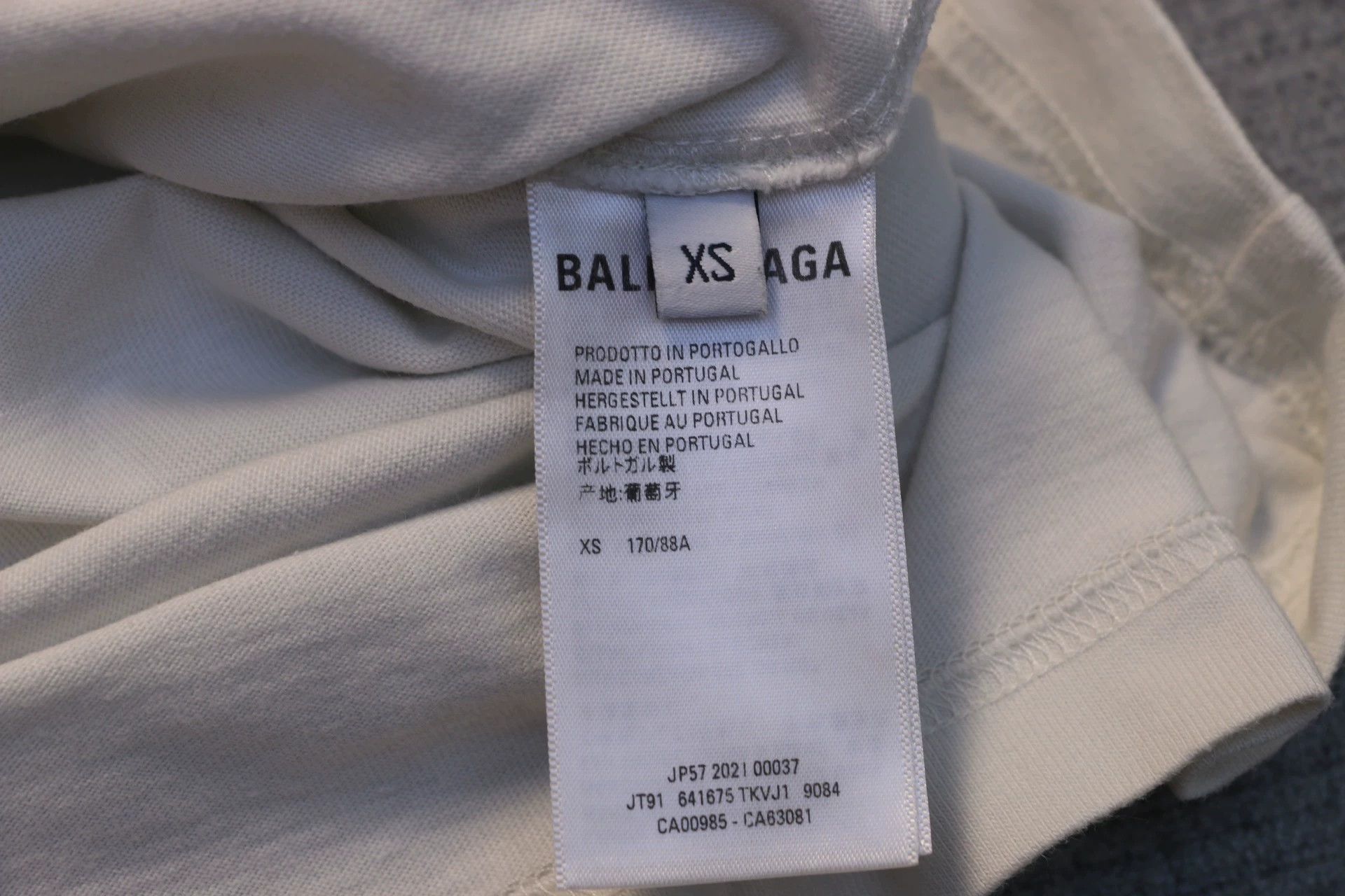 Balenciaga Balenciaga Embroidered Coca Cola Short sleeved Rice White Size US XS / EU 42 / 0 - 5 Thumbnail