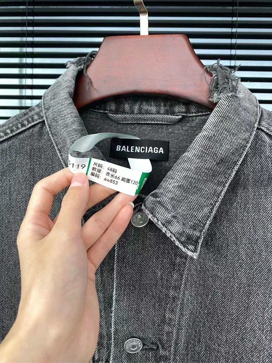 Balenciaga Balenciaga destroys denim jackets Size US M / EU 48-50 / 2 - 3 Thumbnail