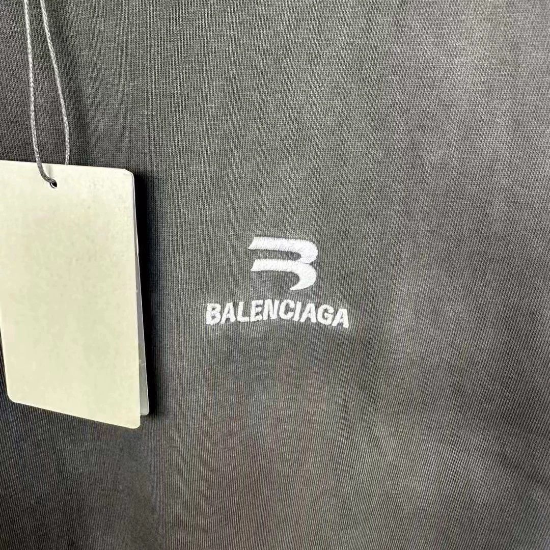 Balenciaga Balenciaga Double Hook Short Sleeve Size US S / EU 44-46 / 1 - 3 Thumbnail