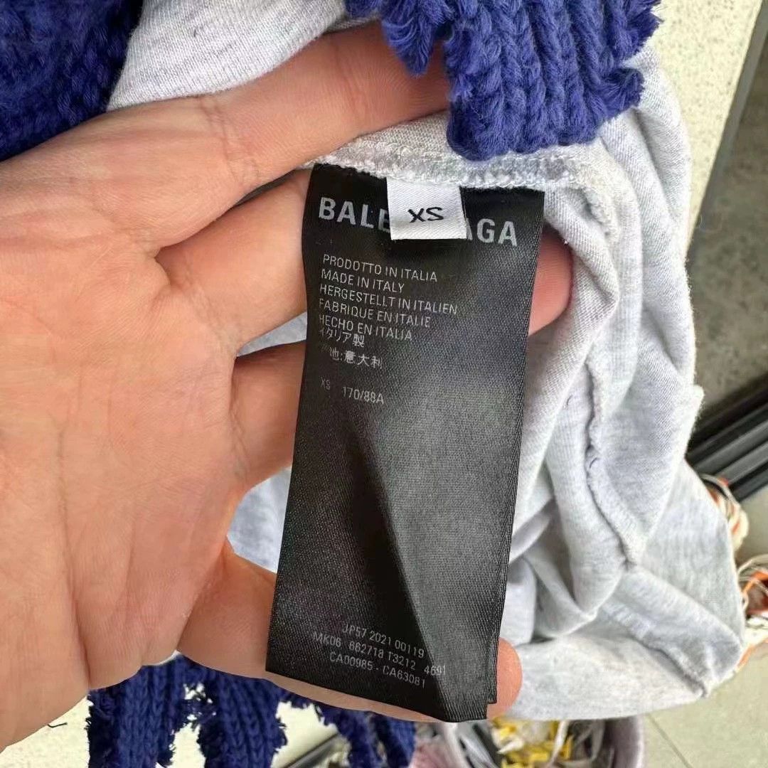 Balenciaga Balenciaga destroys two fake cola sweaters Size US XS / EU 42 / 0 - 4 Thumbnail