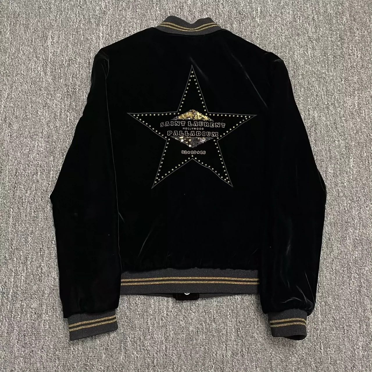 Saint Laurent Paris Saint Laurent Paris Velvet jacket Size US S / EU 44-46 / 1 - 4 Thumbnail