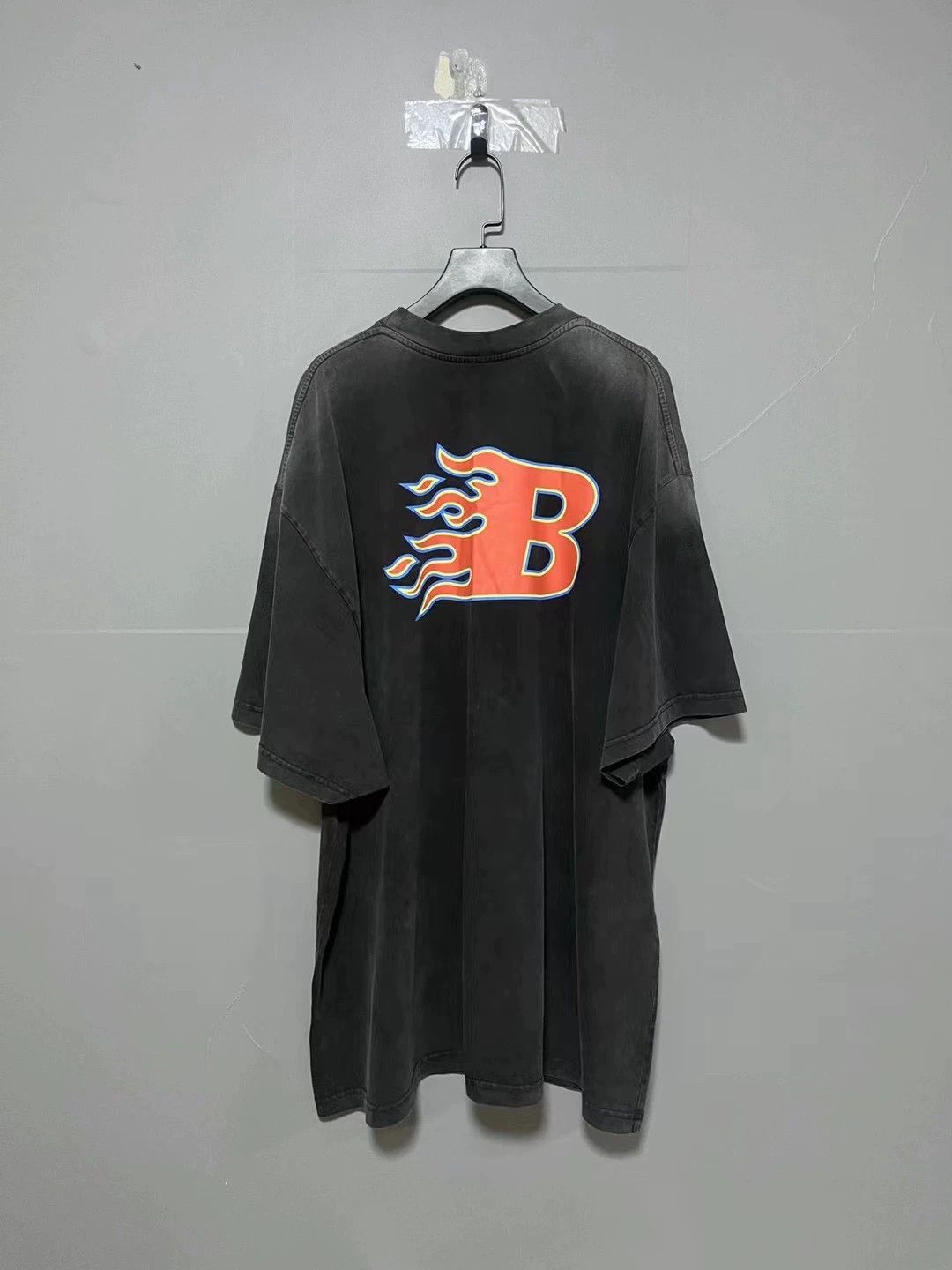 Balenciaga Balenciaga washed flame logo short sleeved shirt Size US S / EU 44-46 / 1 - 2 Thumbnail