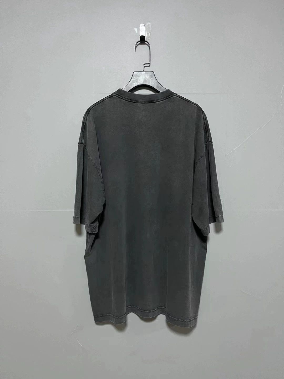 Balenciaga Balenciaga washed and used wheat ear short sleeves Size US M / EU 48-50 / 2 - 2 Thumbnail