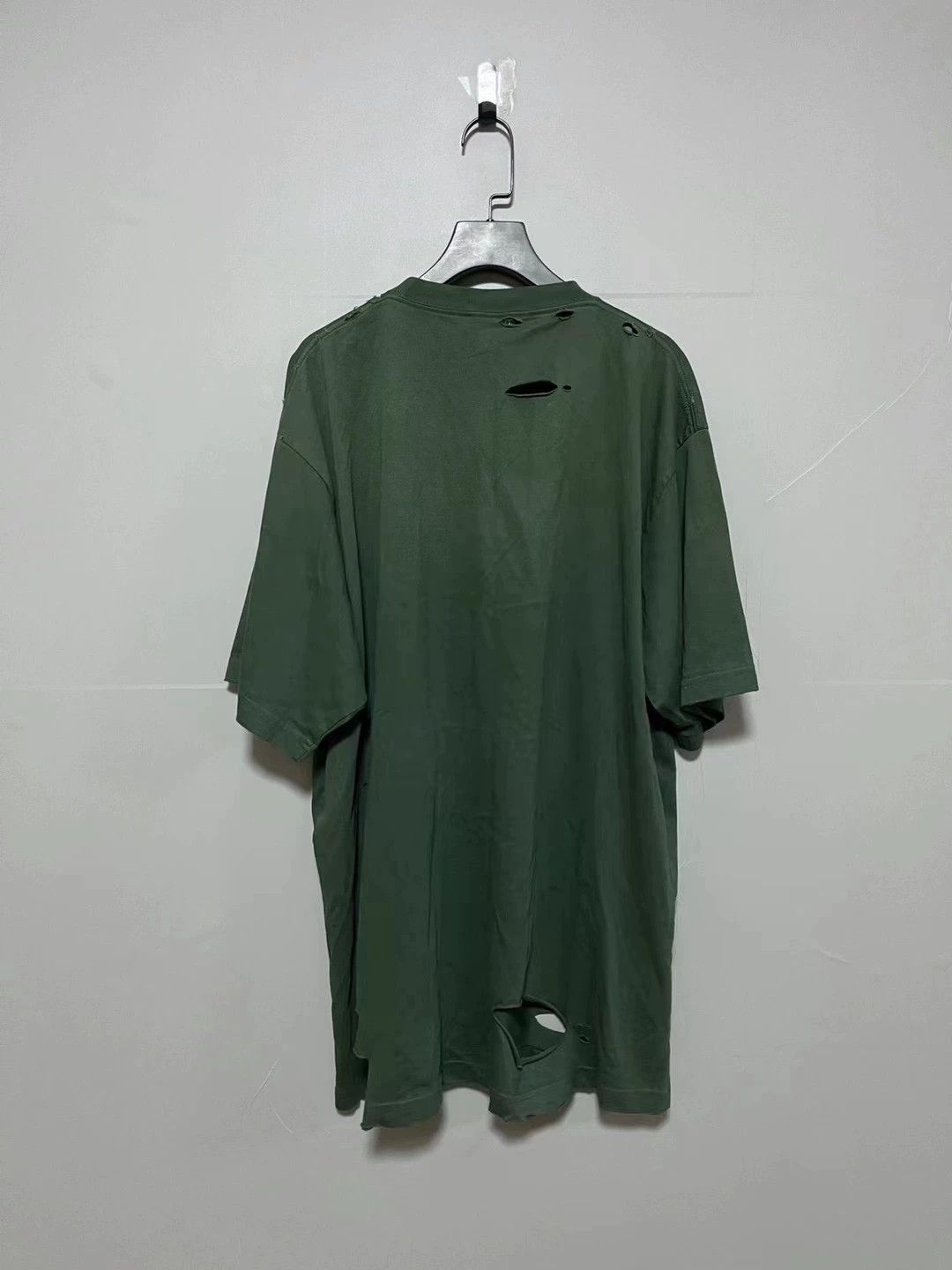 Balenciaga Balenciaga made old big hole short sleeved shirt Size US XXS / EU 40 - 2 Thumbnail