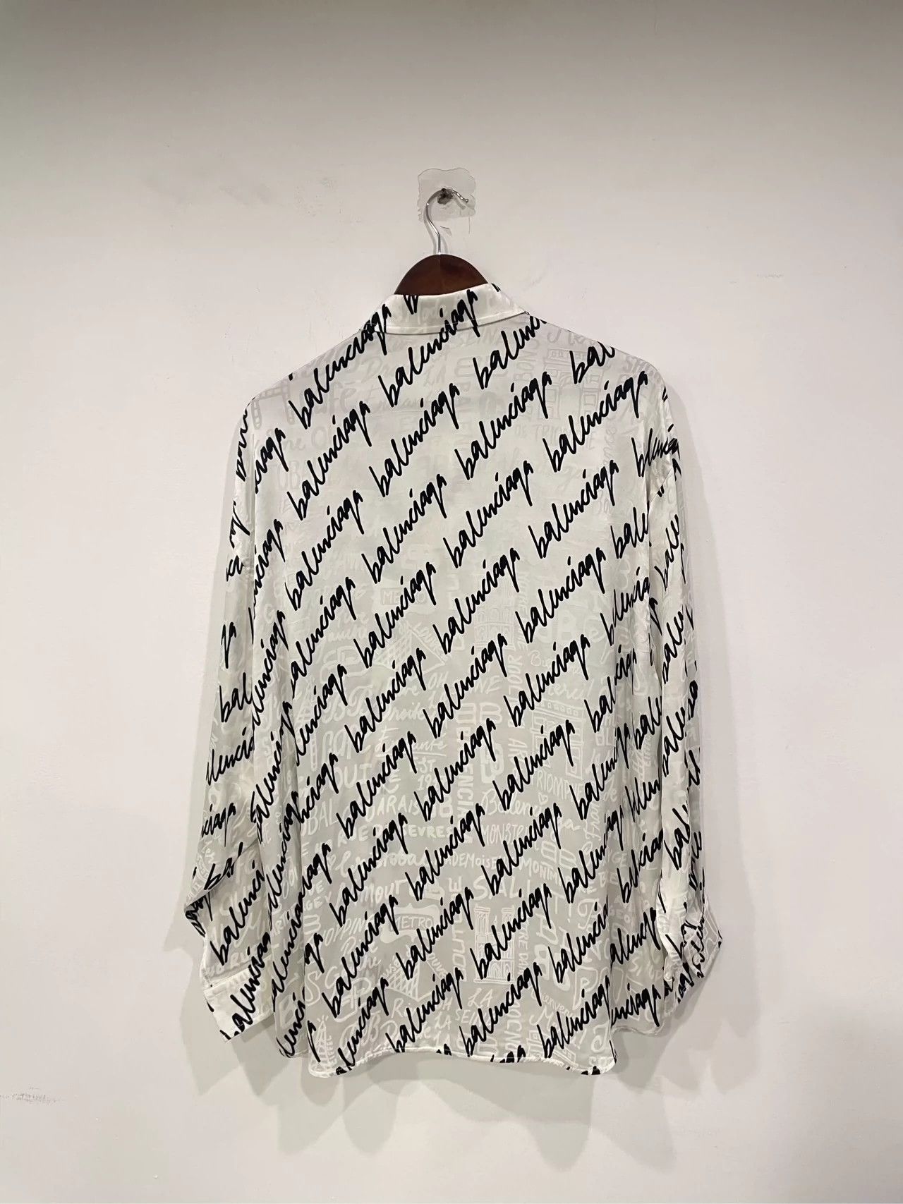 Balenciaga Balenciaga Graffiti printed long sleeved shirt Size US XS / EU 42 / 0 - 2 Thumbnail