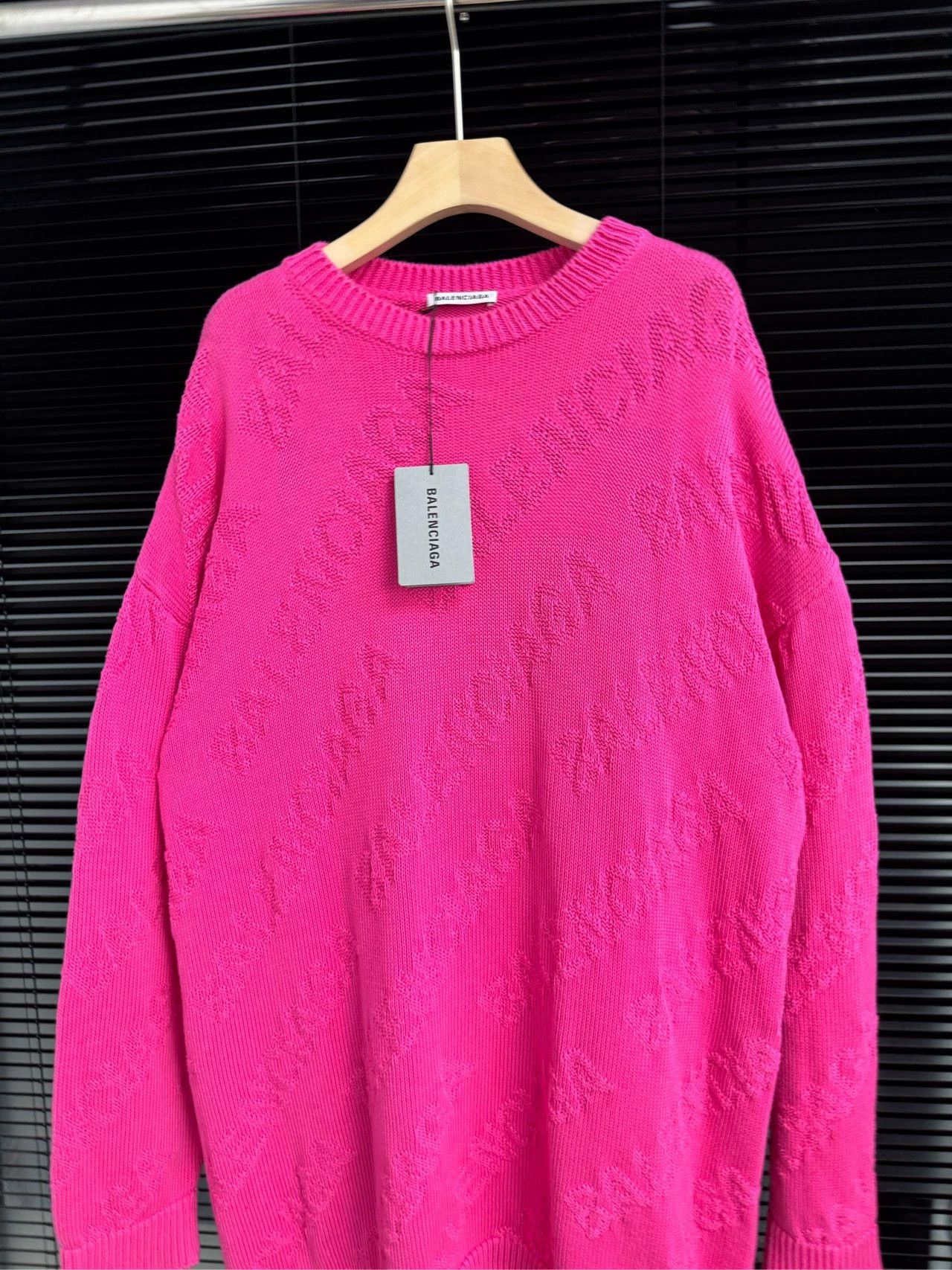 Balenciaga Balenciaga printed relief letter sweater Size US M / EU 48-50 / 2 - 3 Thumbnail
