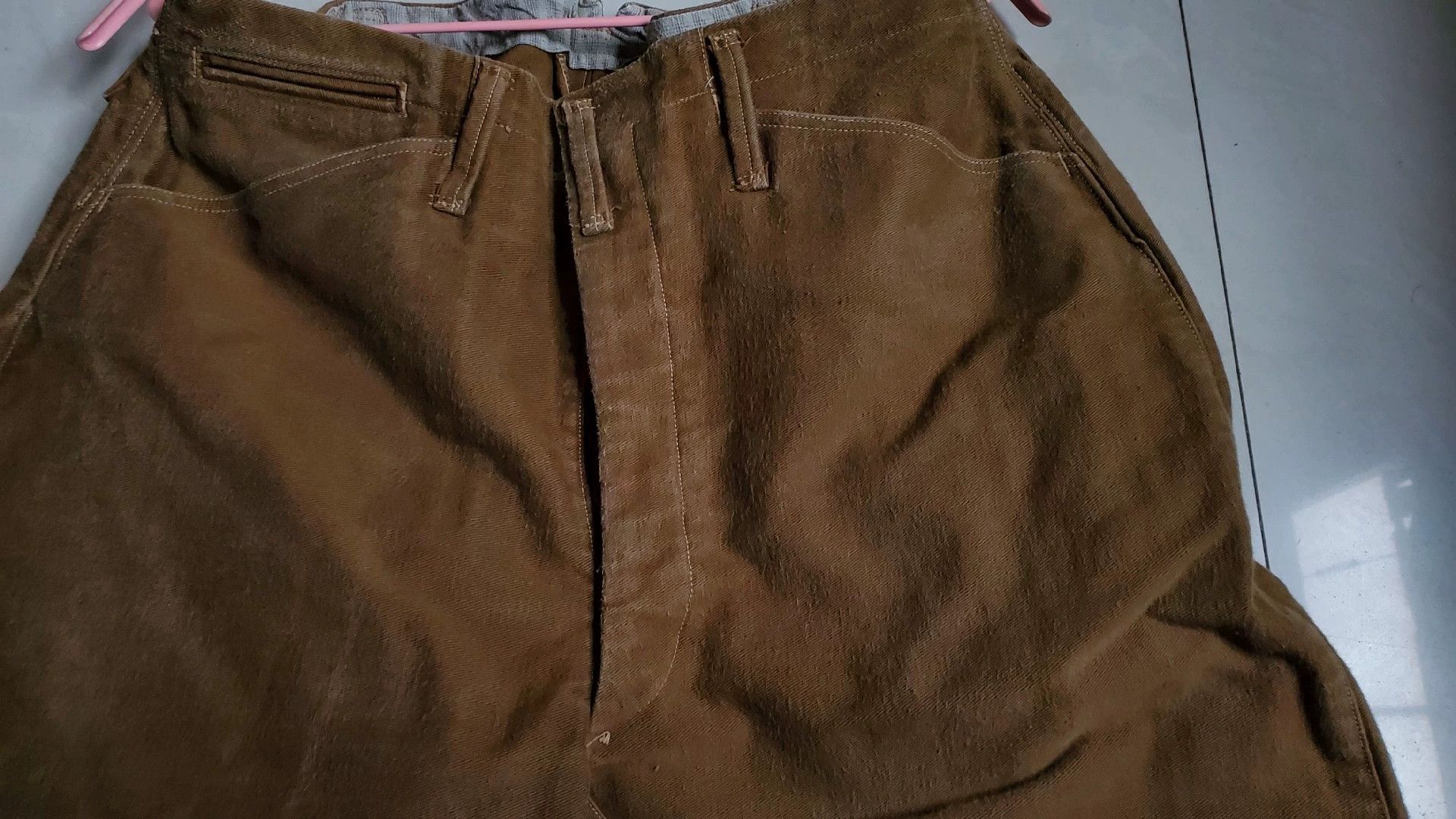 Freewheelers Freewheelers Pioneers heavily sanded breeches with big buttocks. Size US 32 / EU 48 - 4 Thumbnail