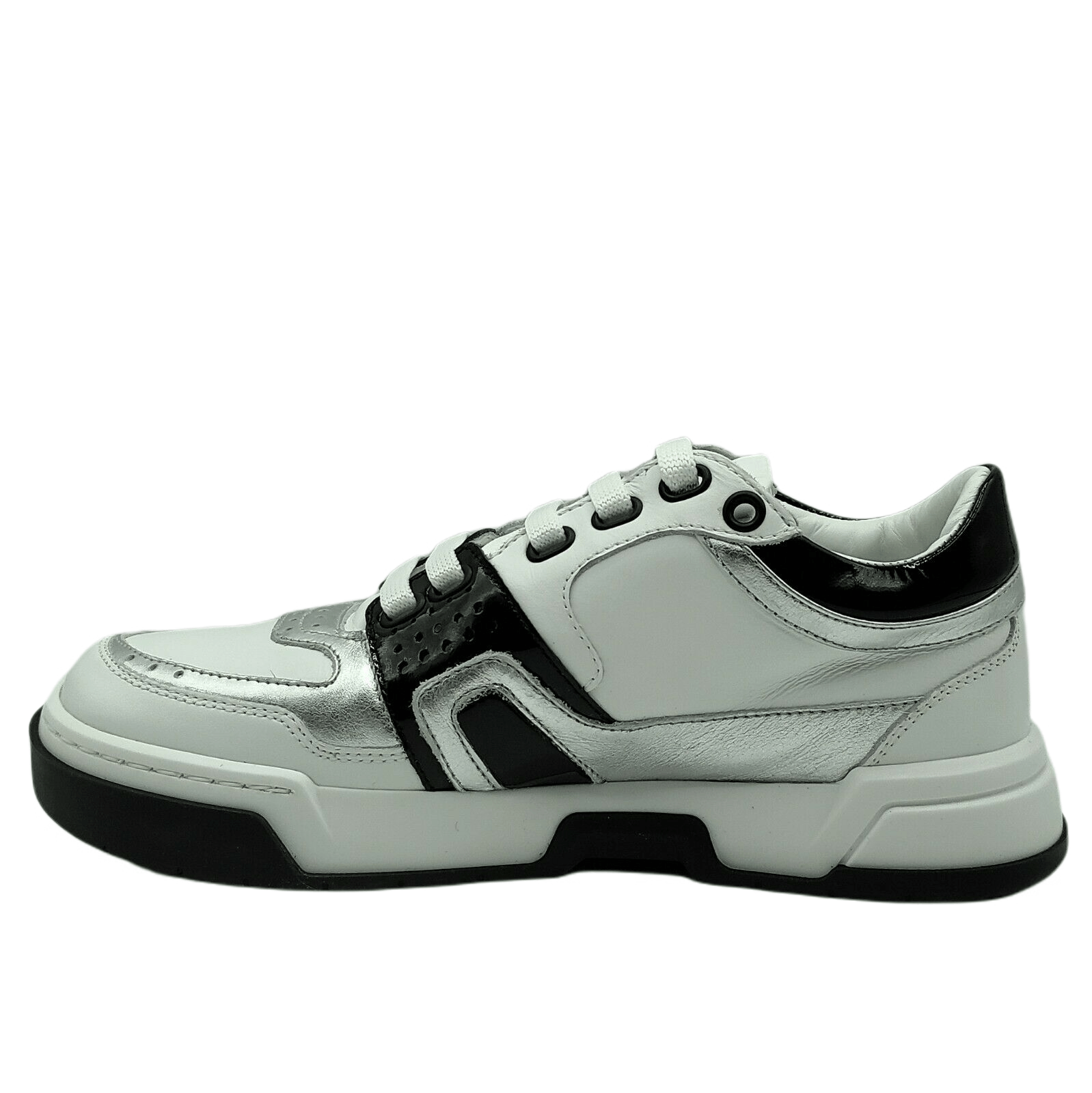 MCM Women's White Leather Visetos Low-top Sneaker EU 36/US 6 Size US 6 / IT 36 - 7 Thumbnail
