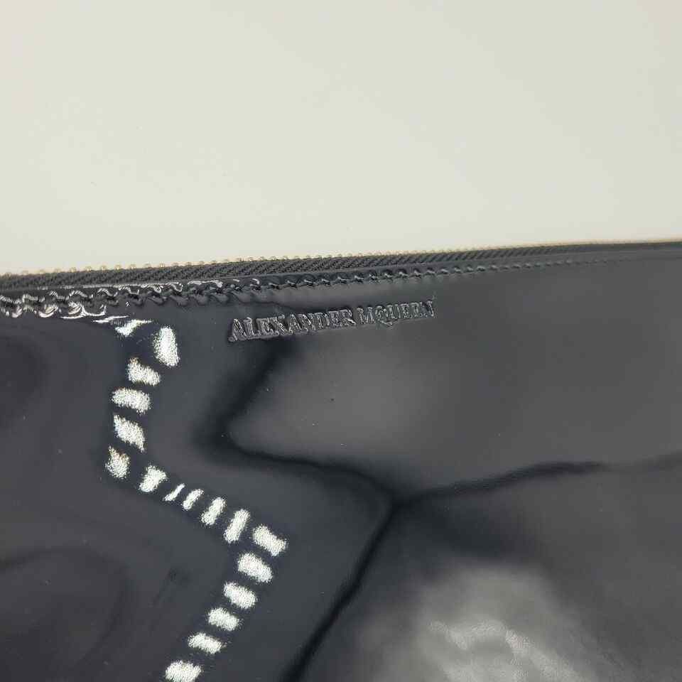 Alexander McQueen Women's Dark Navy Patent Leather Skull Large Pouch Size ONE SIZE - 4 Thumbnail
