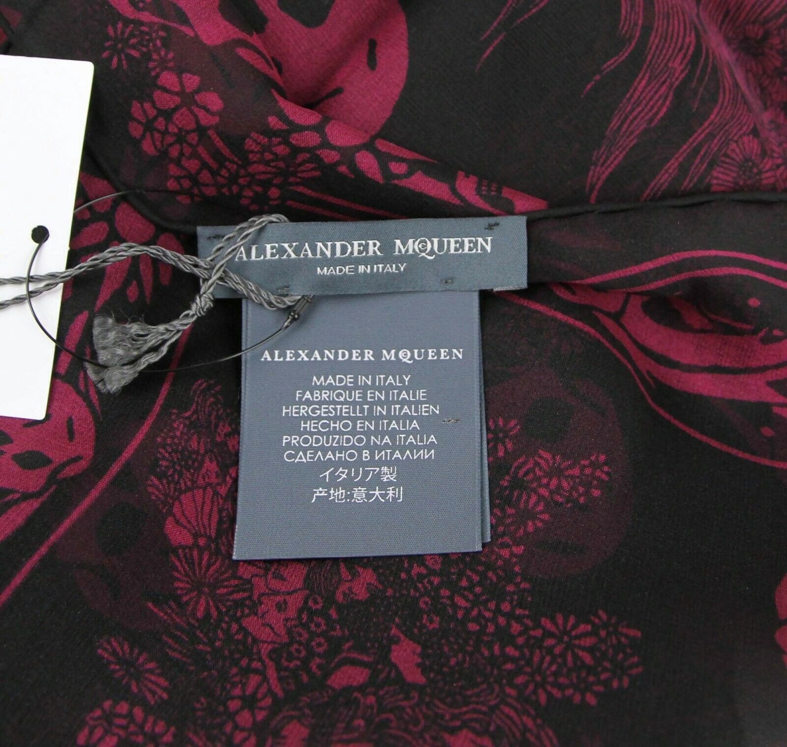 Alexander McQueen Women's Black / Light Purple Multiskull Print Silk Scarf Size ONE SIZE - 5 Thumbnail