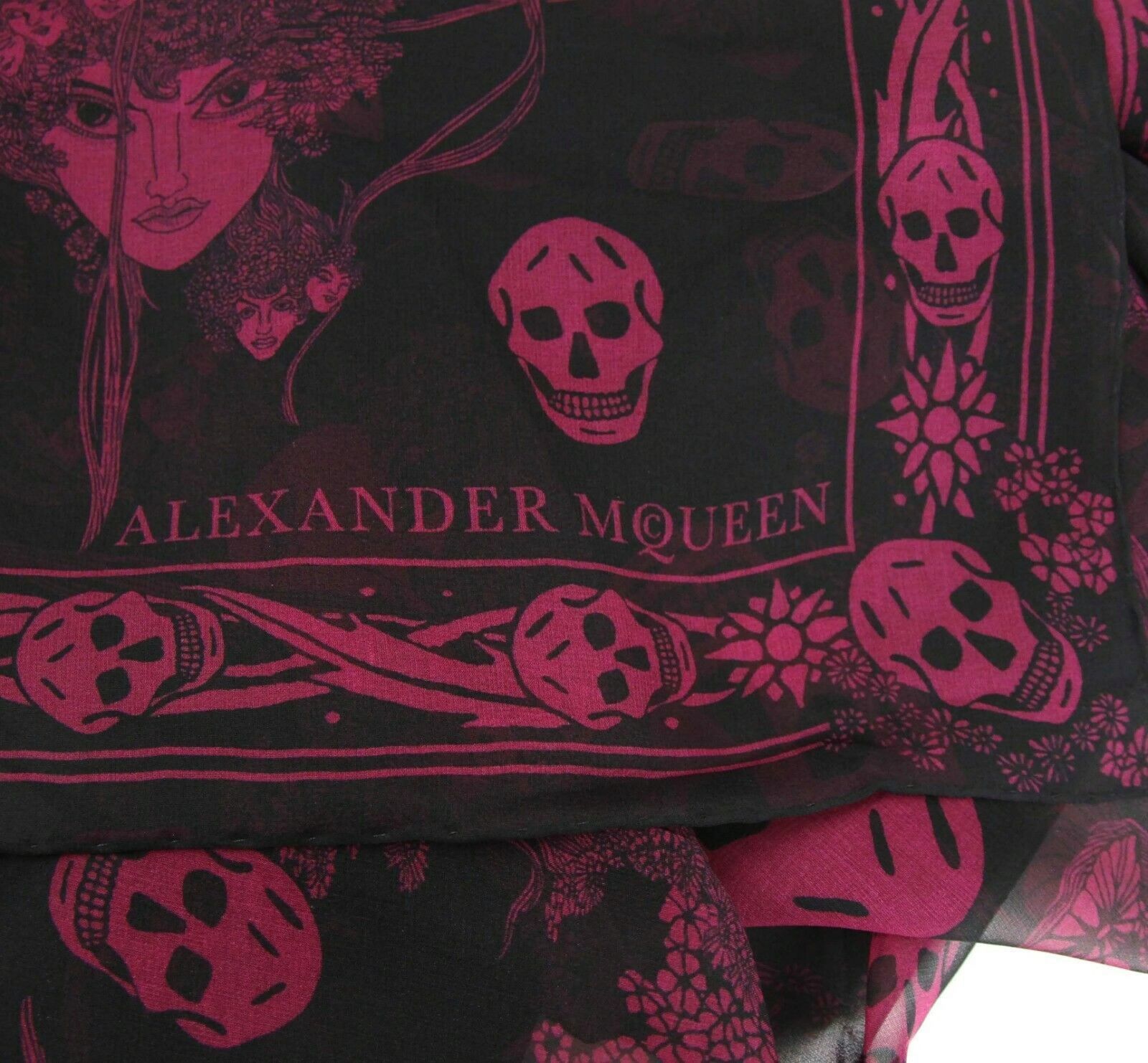 Alexander McQueen Women's Black / Light Purple Multiskull Print Silk Scarf Size ONE SIZE - 3 Thumbnail