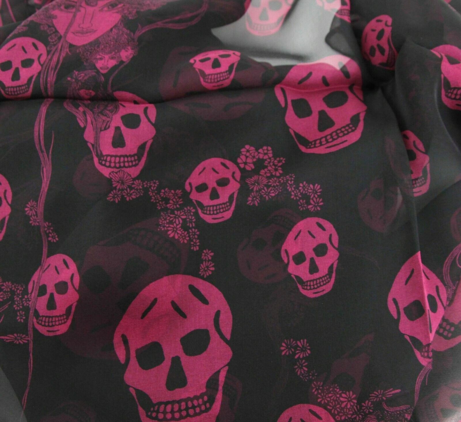 Alexander McQueen Women's Black / Light Purple Multiskull Print Silk Scarf Size ONE SIZE - 4 Thumbnail