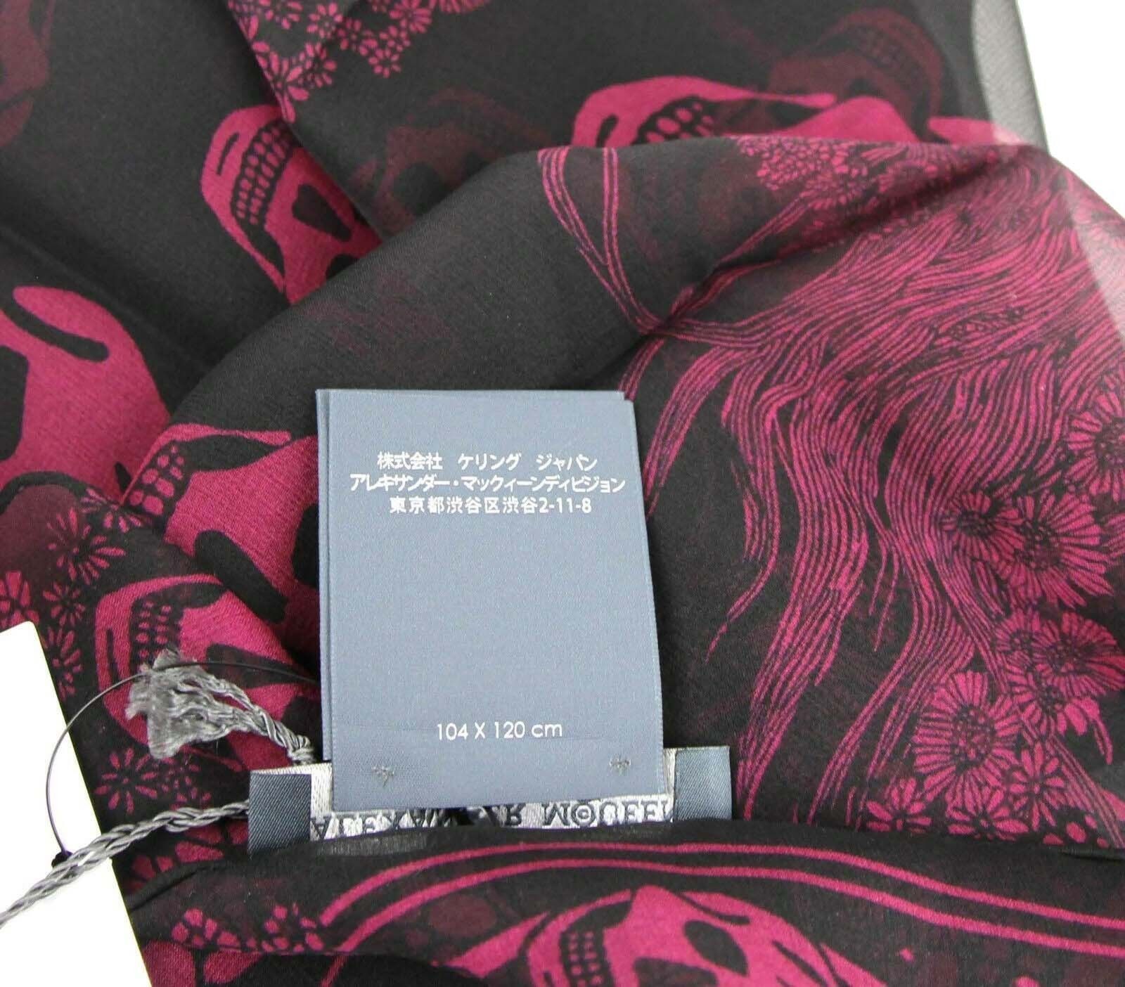 Alexander McQueen Women's Black / Light Purple Multiskull Print Silk Scarf Size ONE SIZE - 7 Thumbnail