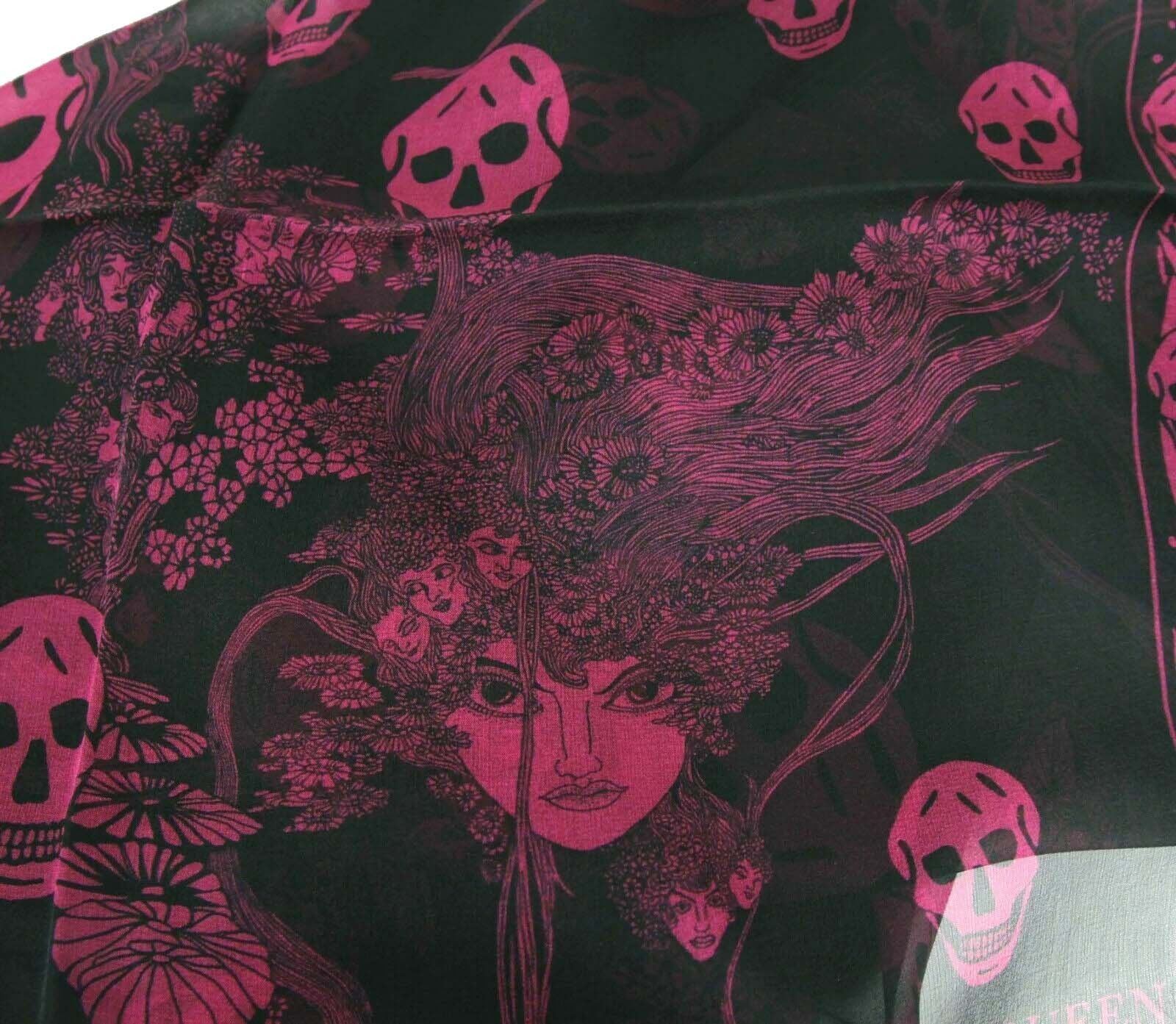 Alexander McQueen Women's Black / Light Purple Multiskull Print Silk Scarf Size ONE SIZE - 2 Thumbnail