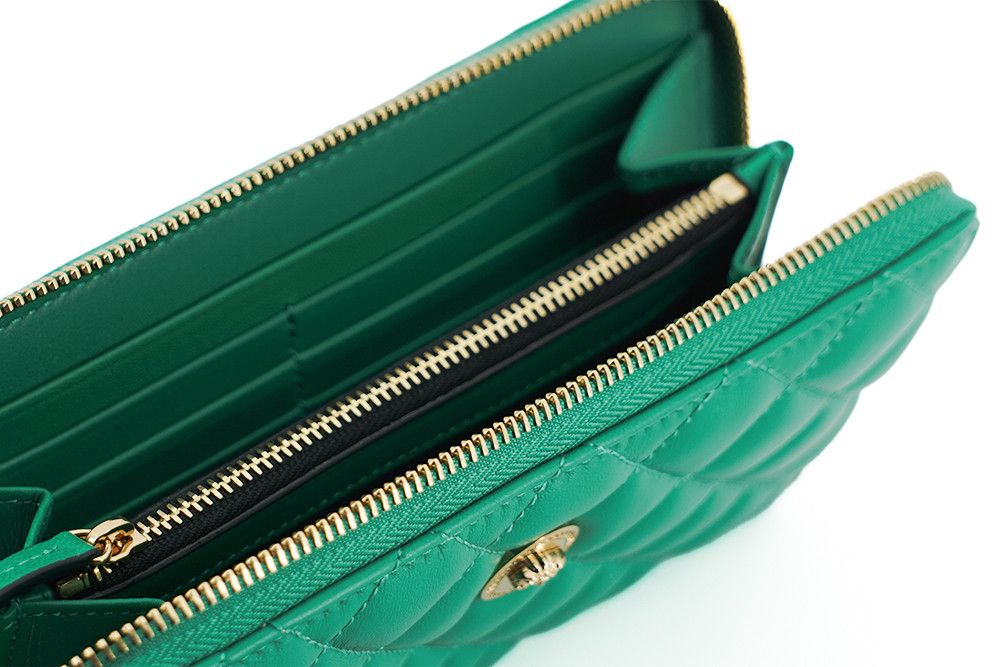 Versace Elegant Quilted Leather Zip Women's Wallet Size ONE SIZE - 5 Thumbnail
