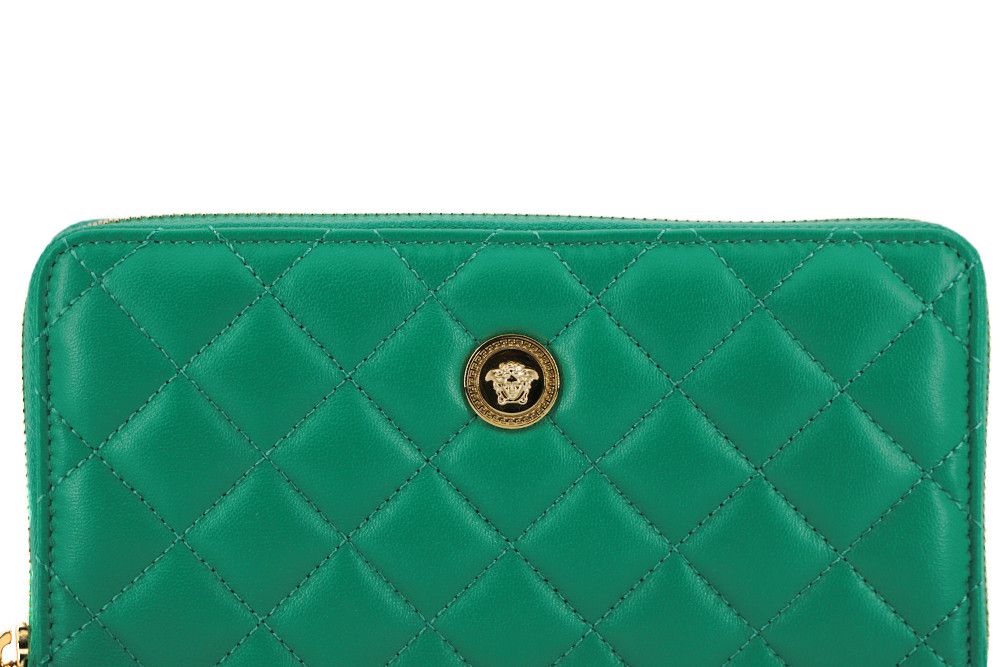 Versace Elegant Quilted Leather Zip Women's Wallet Size ONE SIZE - 4 Thumbnail