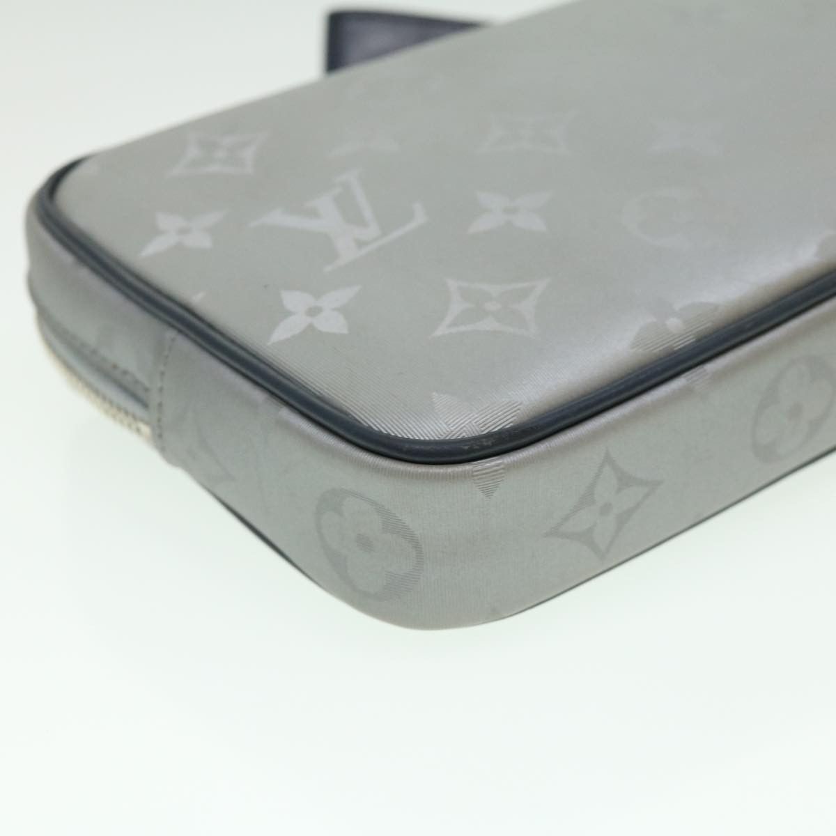 Louis Vuitton Alpha Silver Synthetic Clutch Bag (Pre-Owned) Size ONE SIZE - 7 Thumbnail