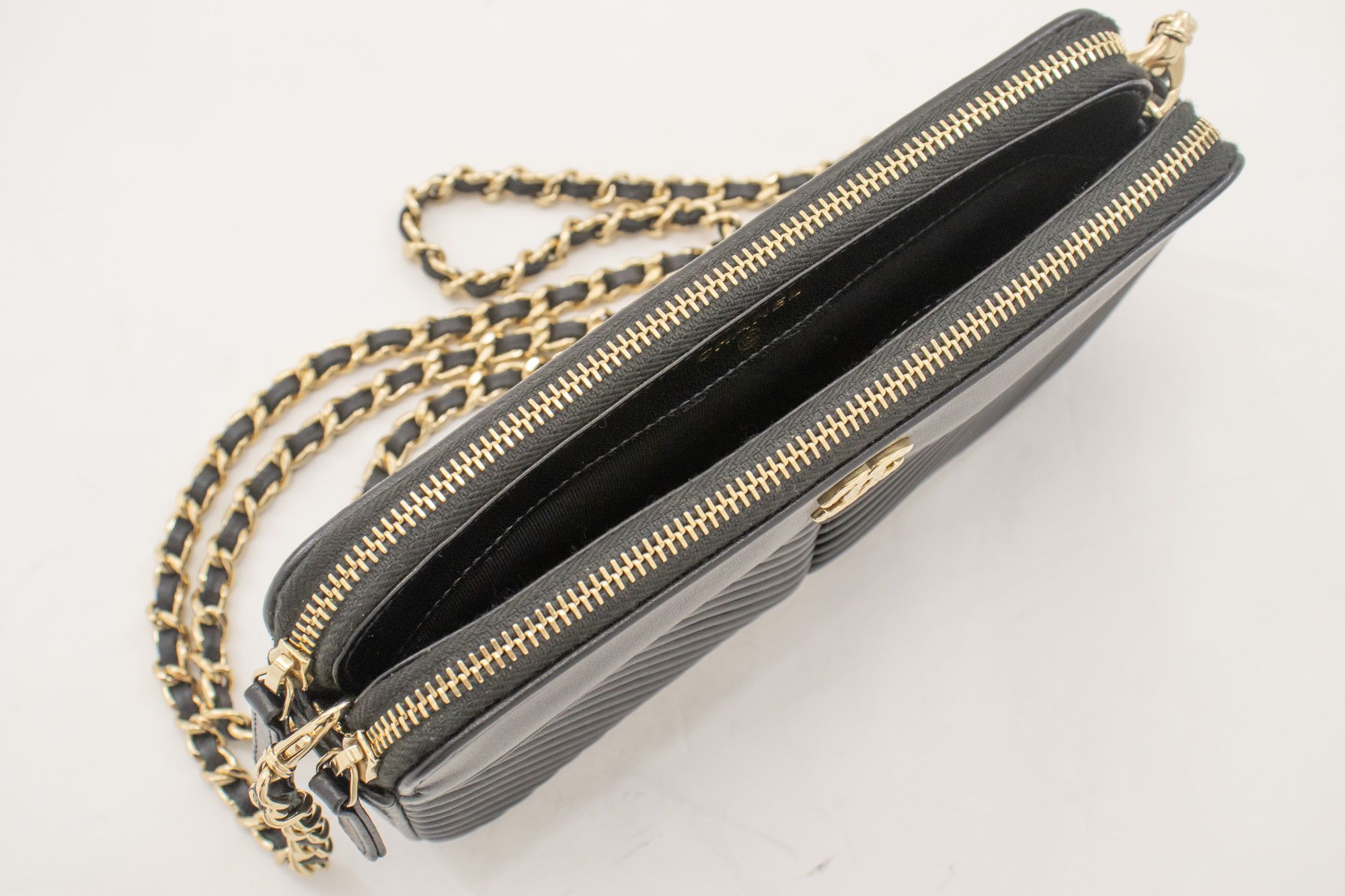 Chanel V-Stich Black Leather Wallet (Pre-Owned) Size ONE SIZE - 10 Thumbnail