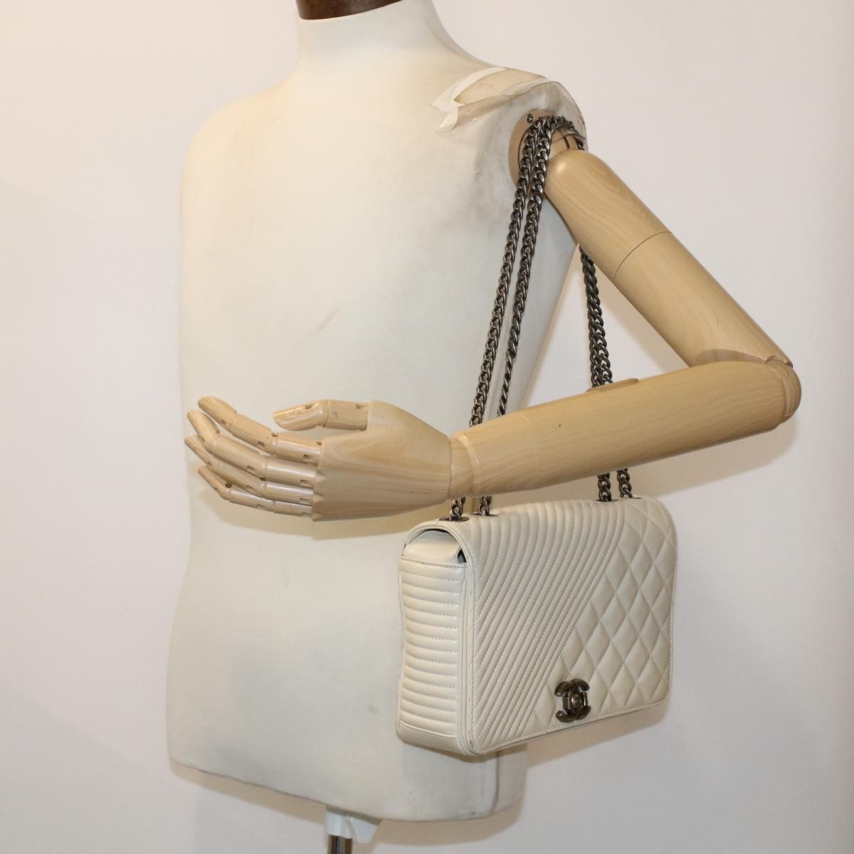 Chanel Coco Boy White Leather Shoulder Bag (Pre-Owned) Size ONE SIZE - 7 Thumbnail