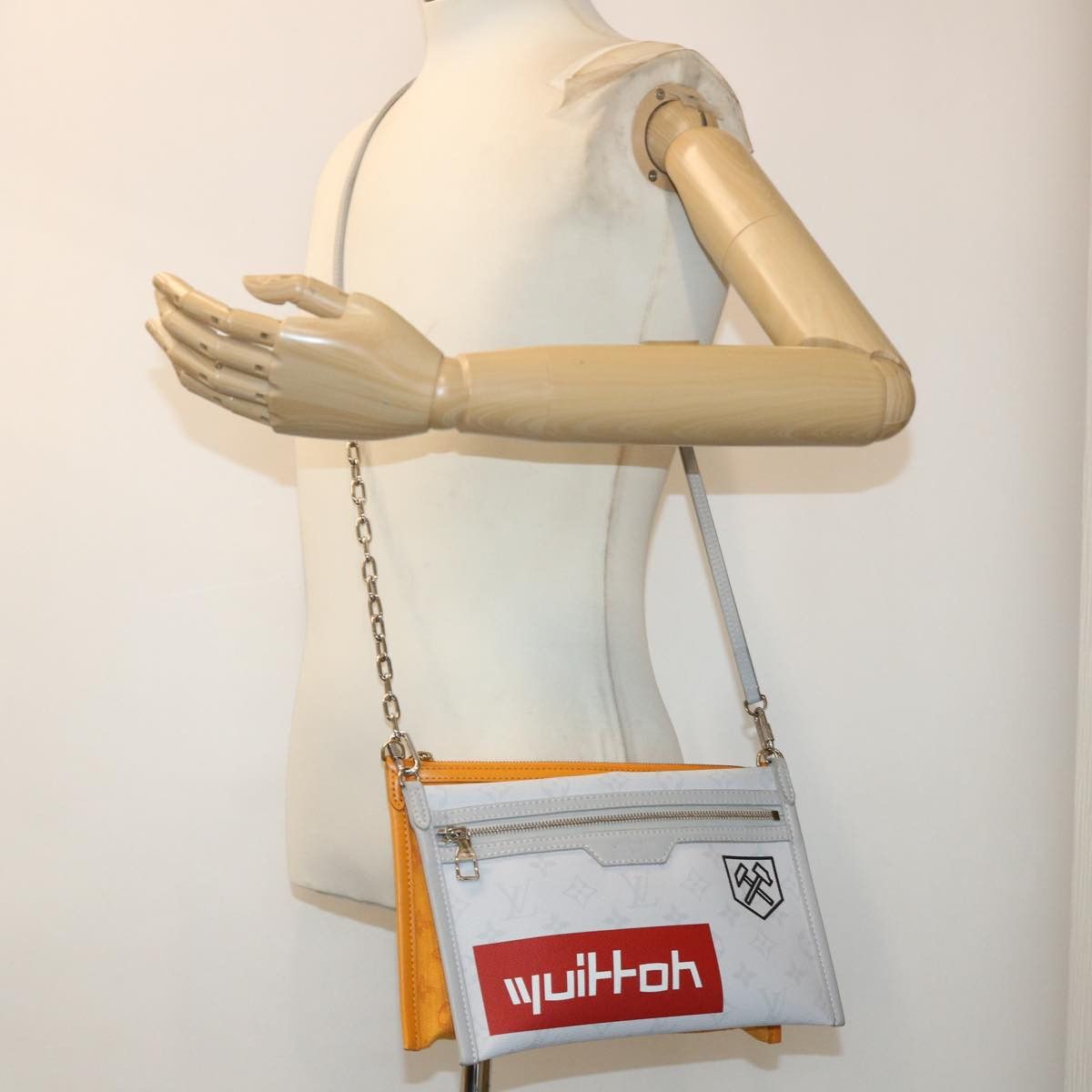 Louis Vuitton Messenger Grey Canvas Shoulder Bag (Pre-Owned) Size ONE SIZE - 6 Thumbnail